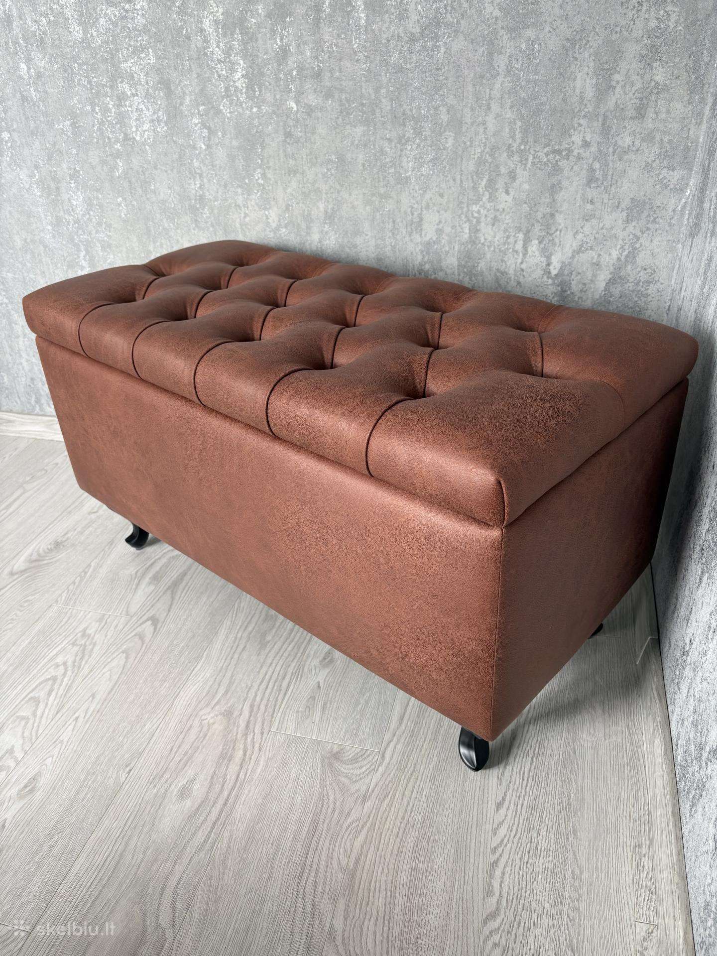 Chesterfield stiliaus pufas