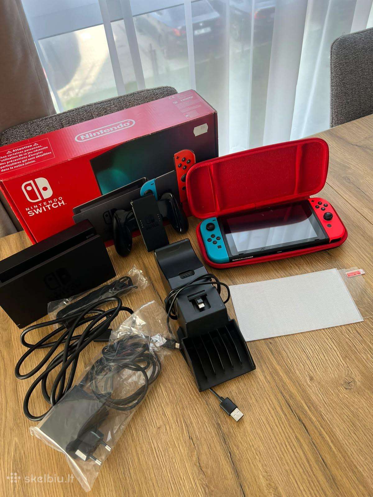 Nintendo switch v2 + priedai