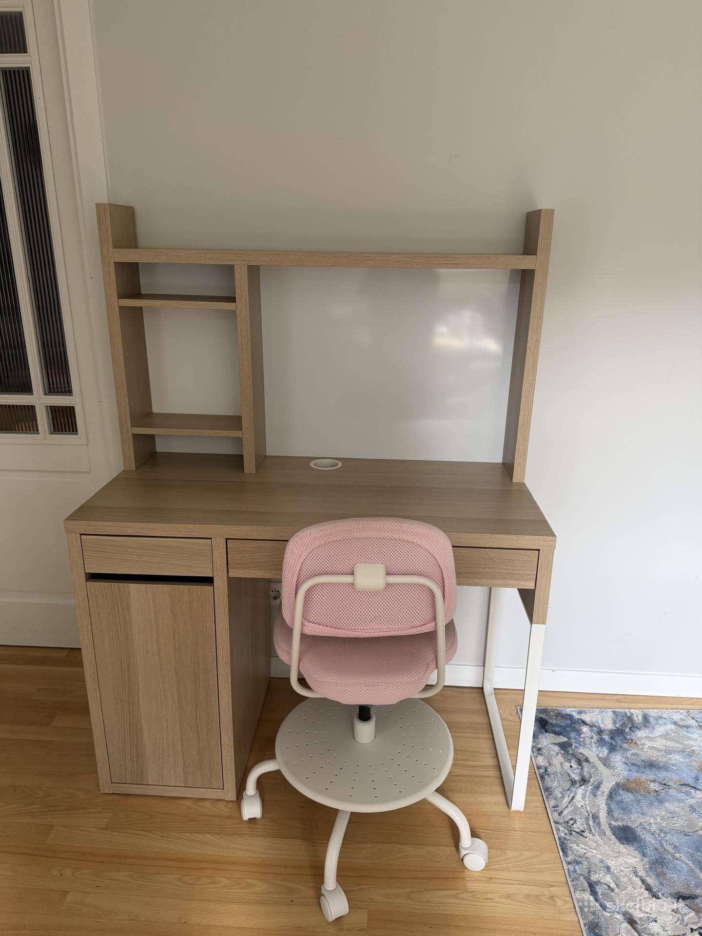 Micke ikea rašomasis stalas ir ikea kėdė
