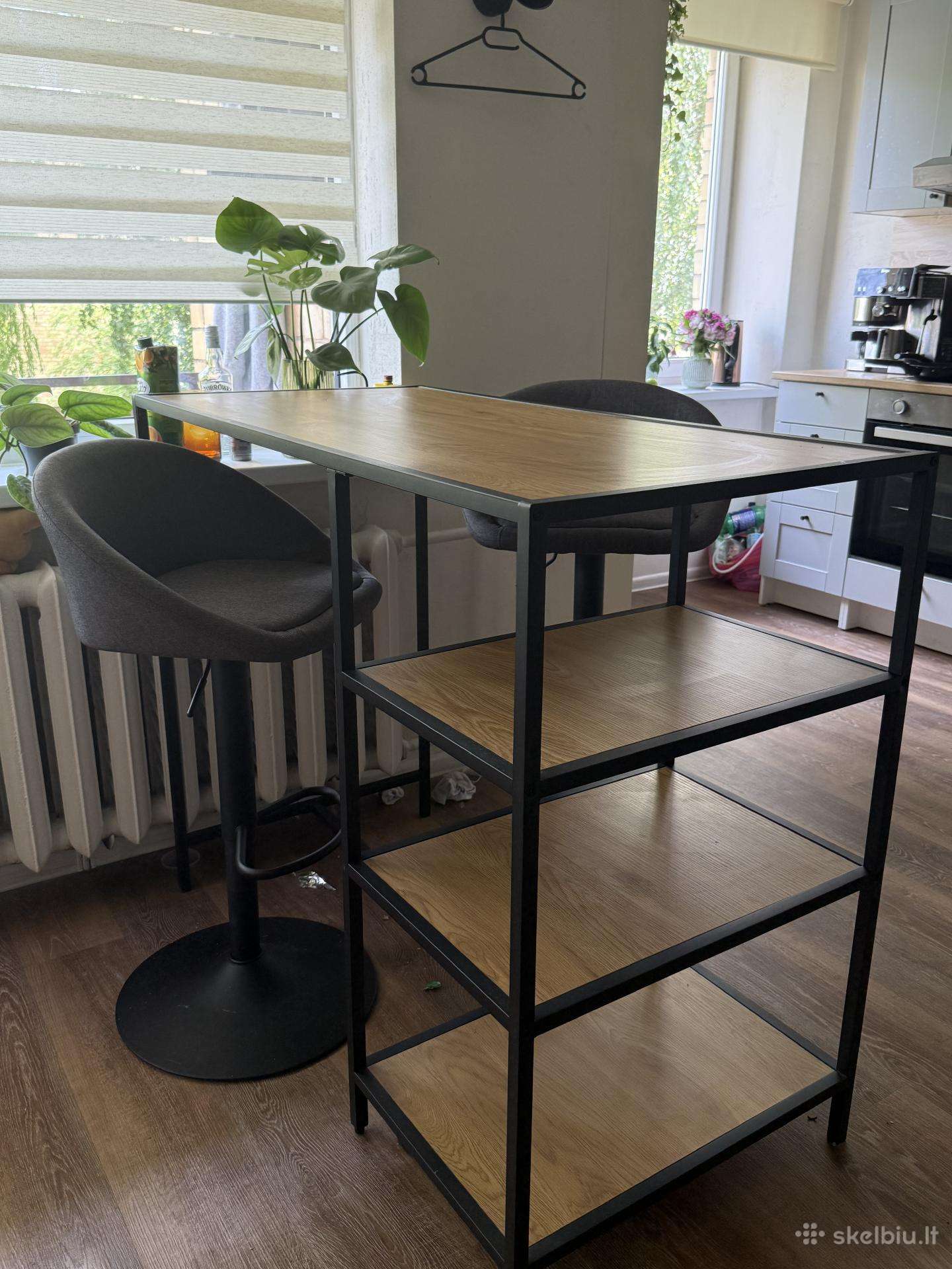 Parduodamas puikuos bukles baro stalas su kėdėmis