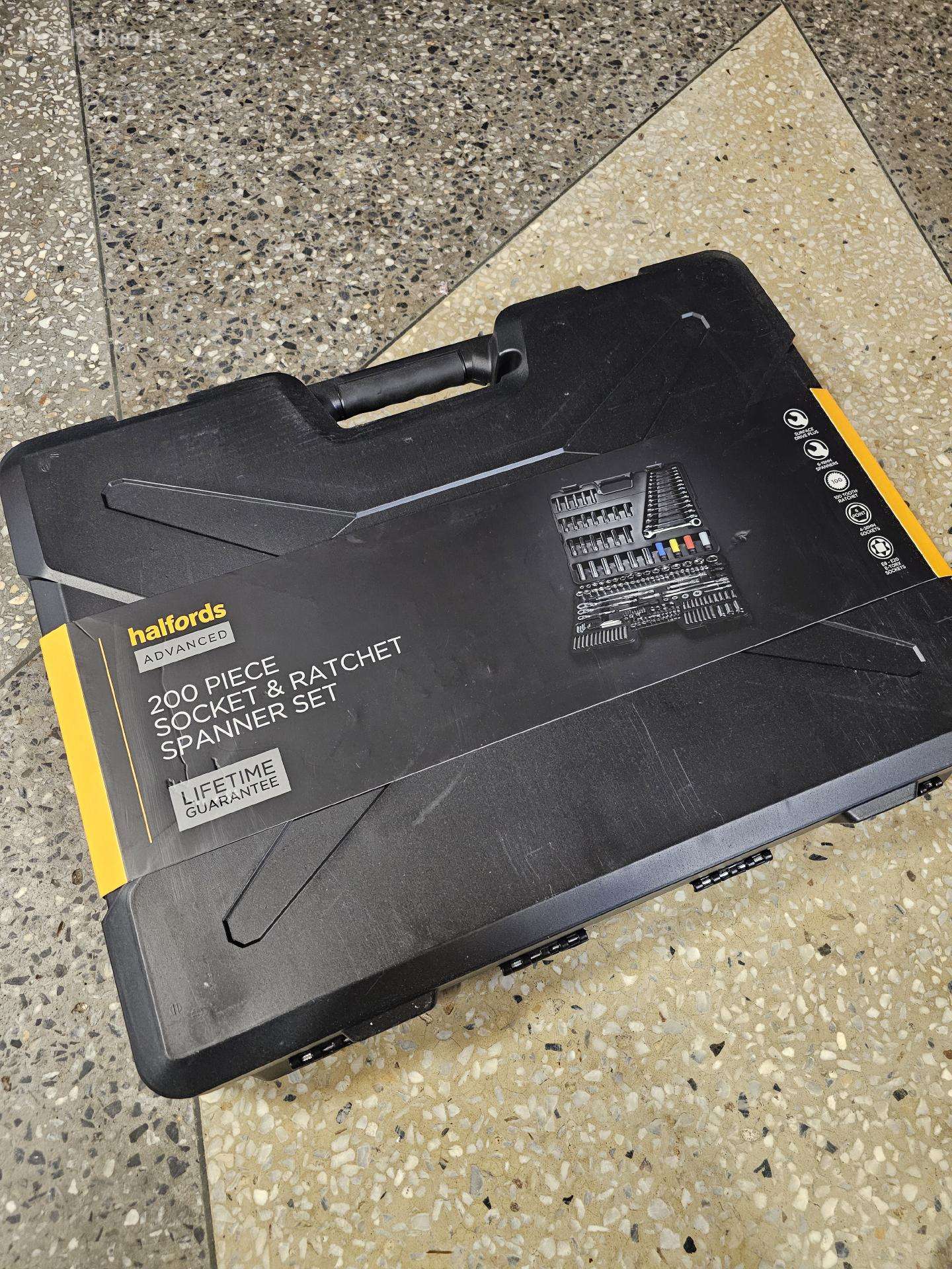 Raktu komplektas Halfords Advanced 200vnt