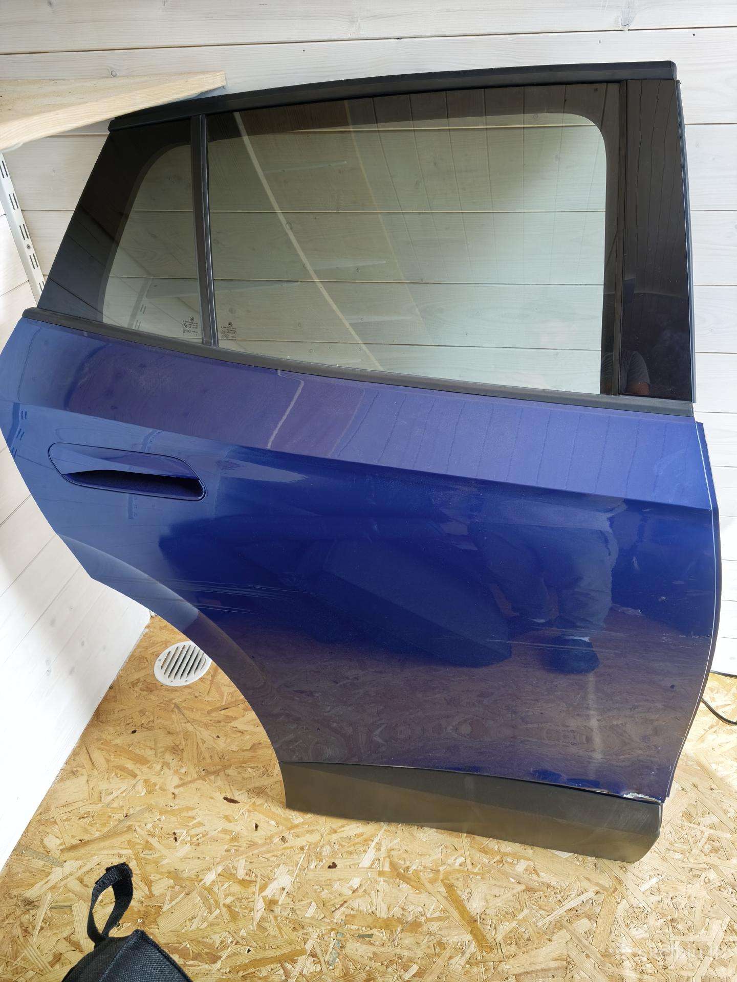 VW id.4 durys priekinės ir galinės