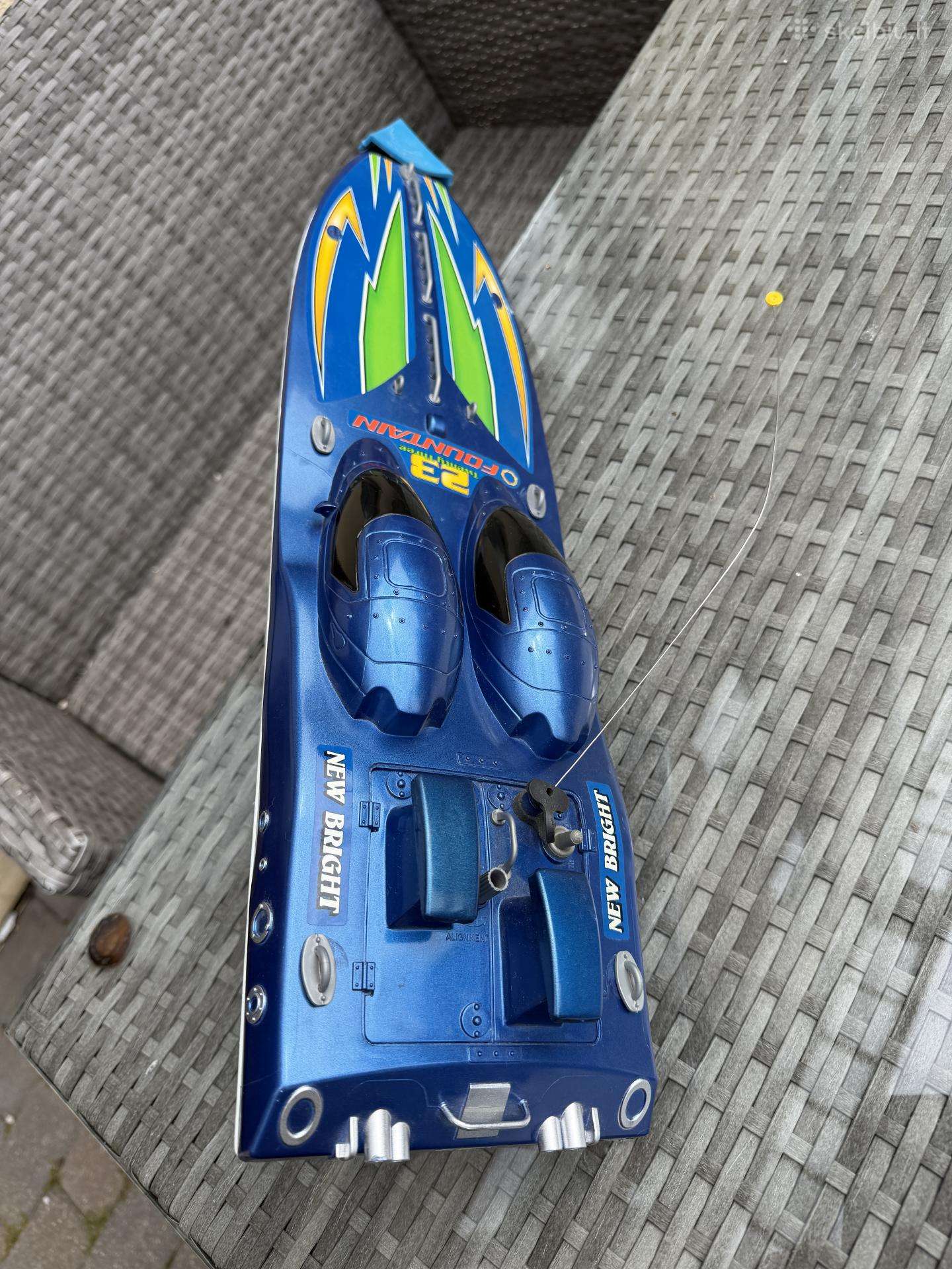 Radijo bangomis valdomas laivas New Bright