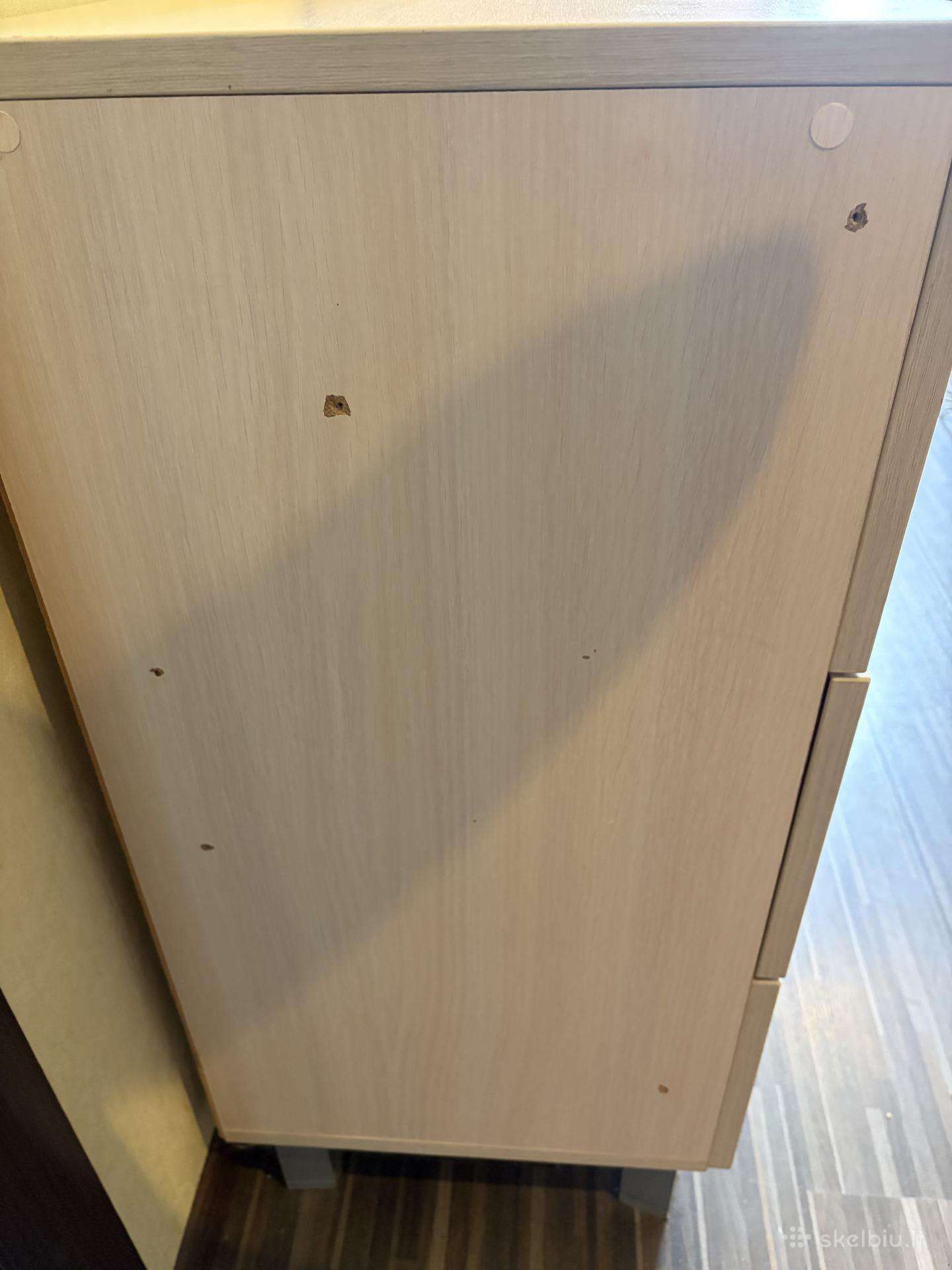 Parduodama senovinė lentyna ir komoda