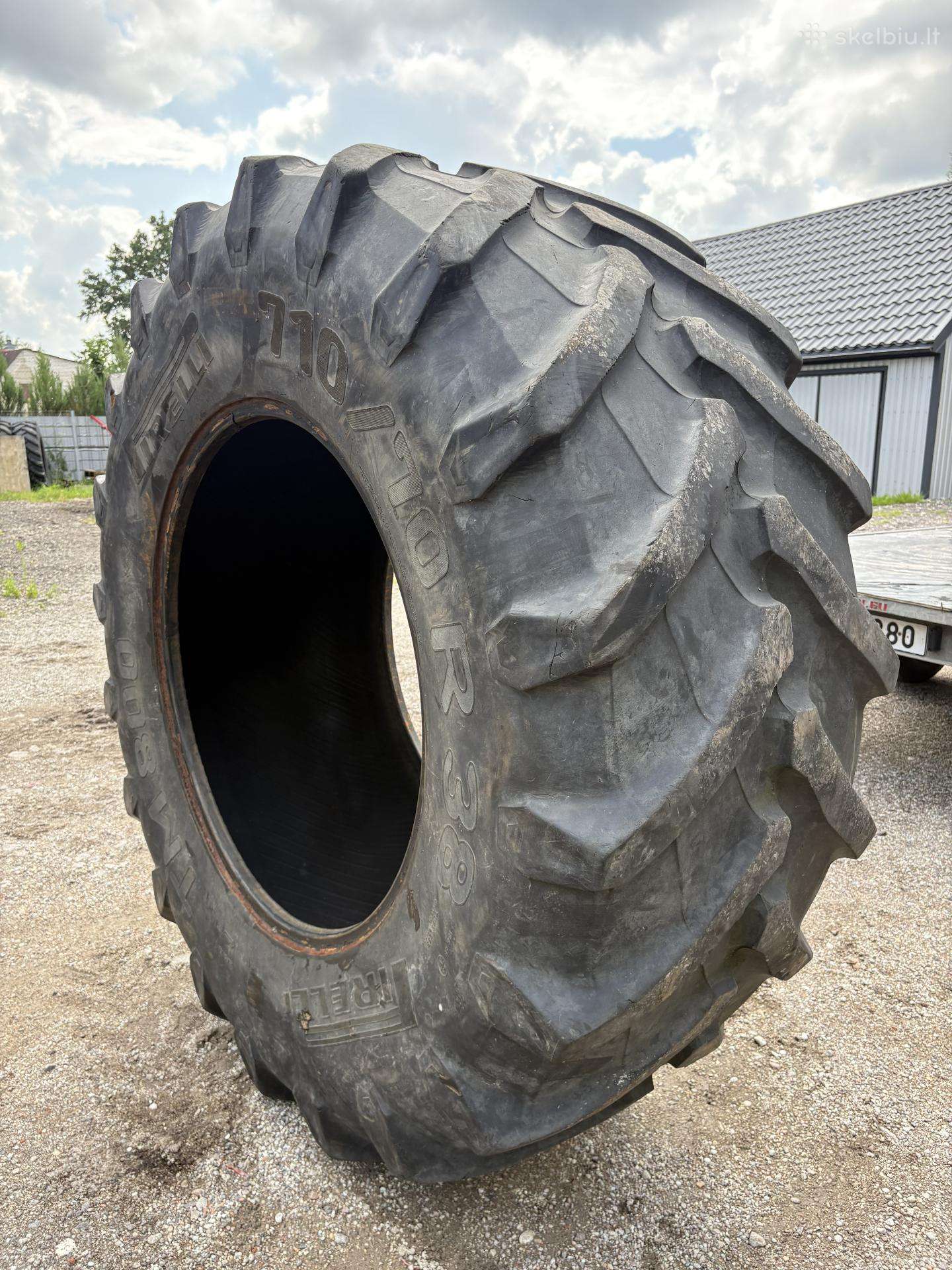 710/70r38 Pirelli padanga