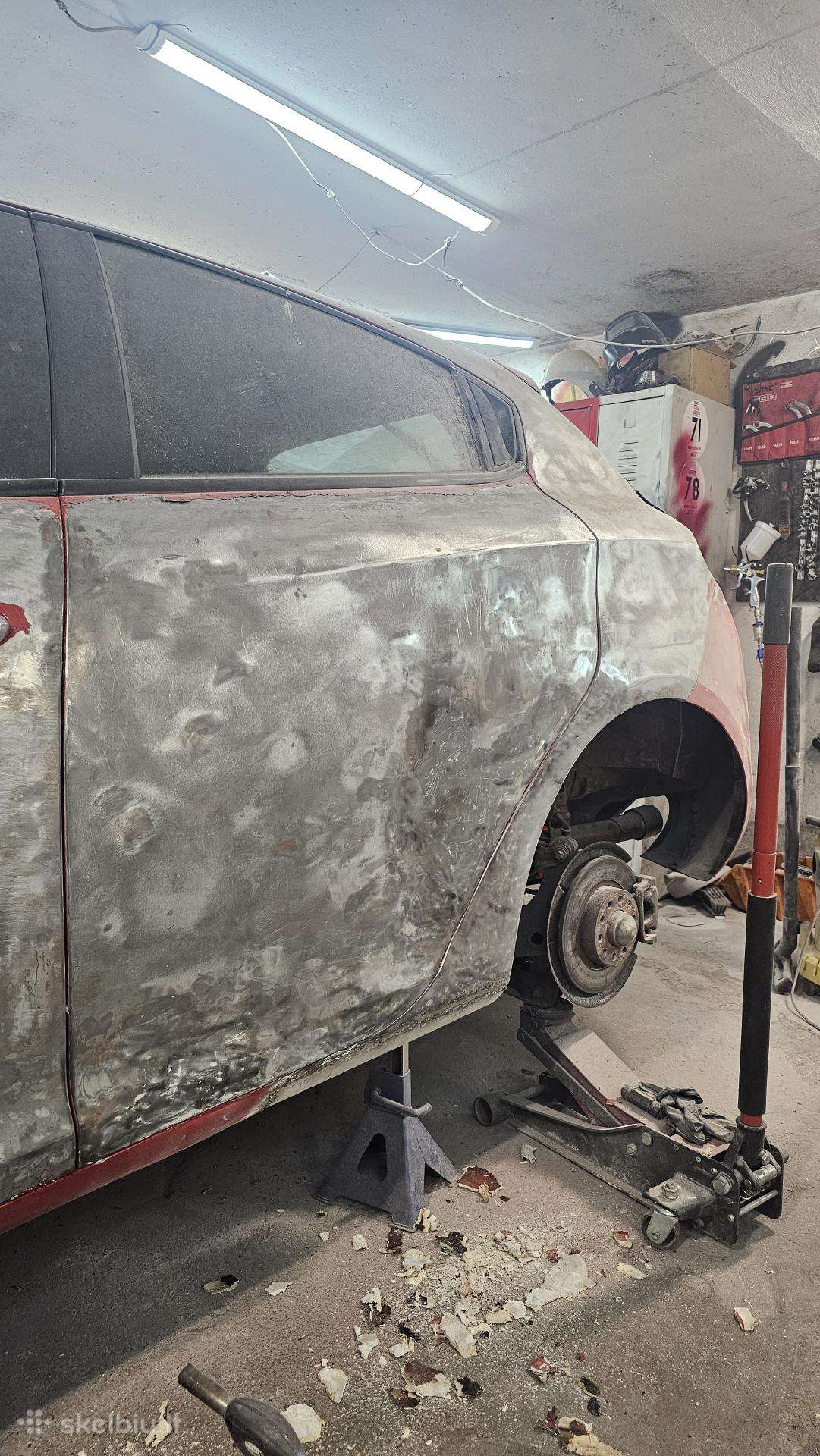 Kokybiškas automobilių virinimas, dalių dažymas.