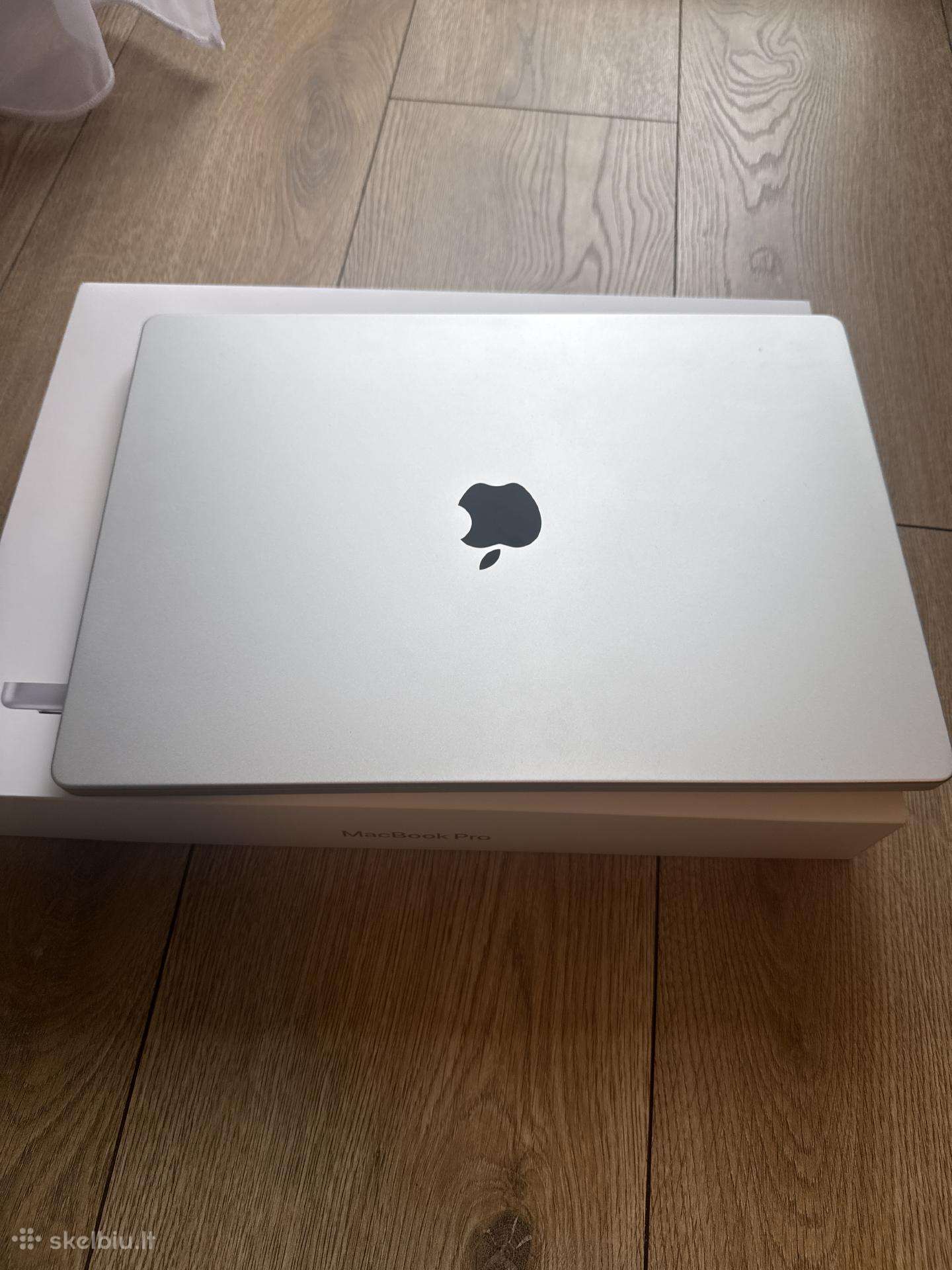 MacBook Pro 16" (M5 Pro, 64gb, 1tb)