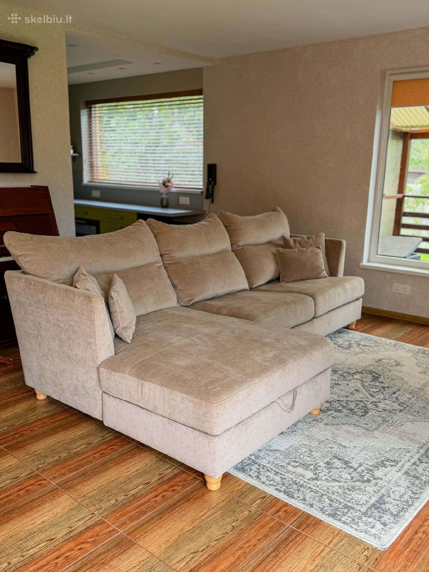 Magrės sofa su miegama dalimi ir daiktadėže