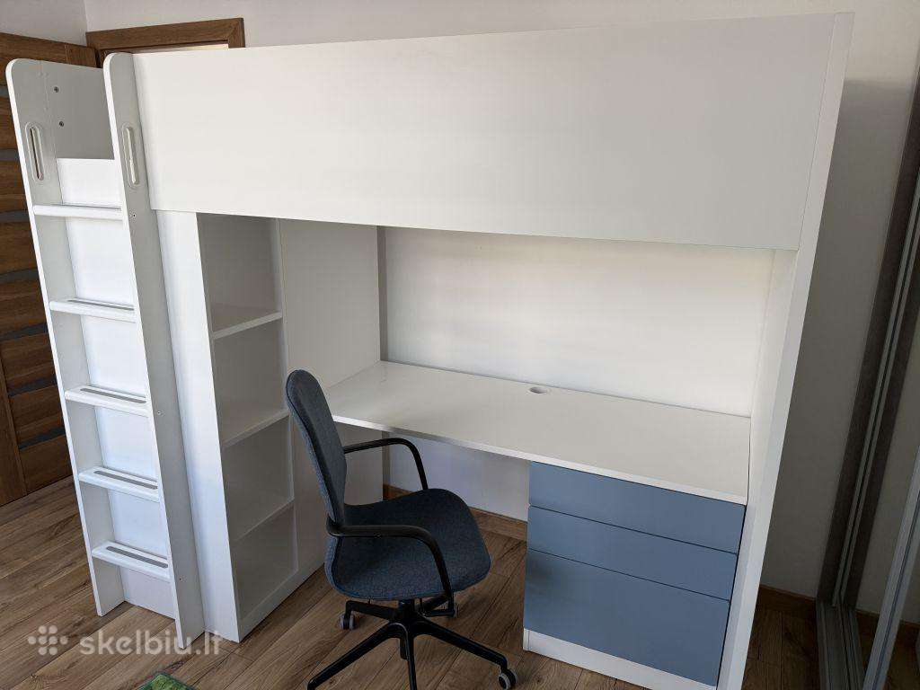 Naudota vaikiška lova su stalu Ikea Smastad.