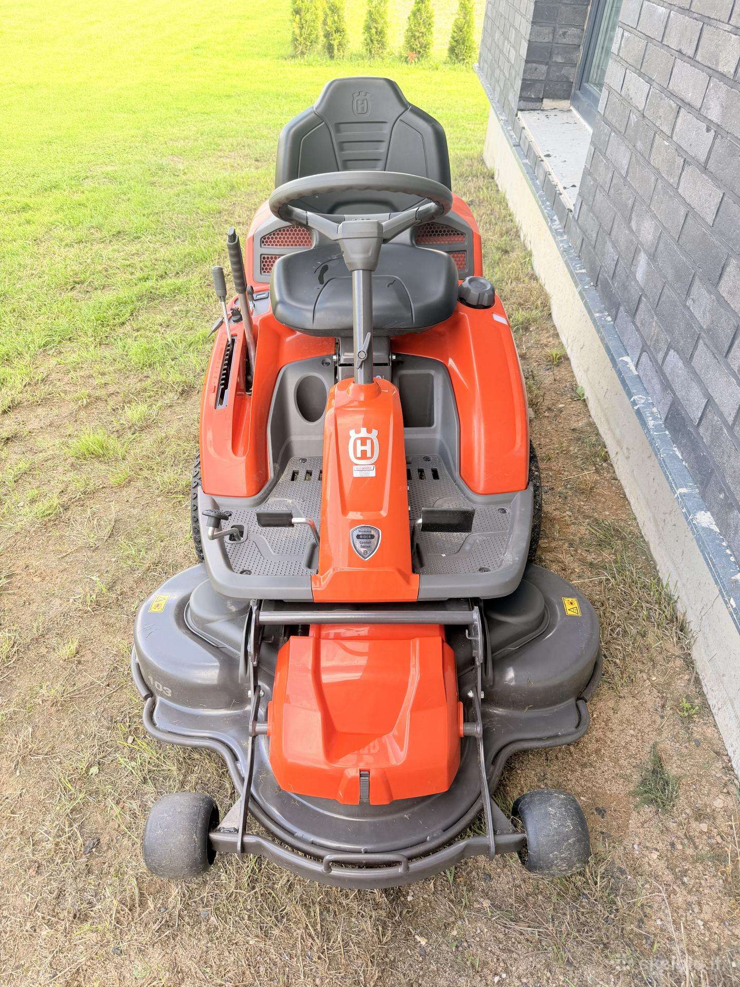 Traktoriukas Husqvarna R214 Tc Combi 103