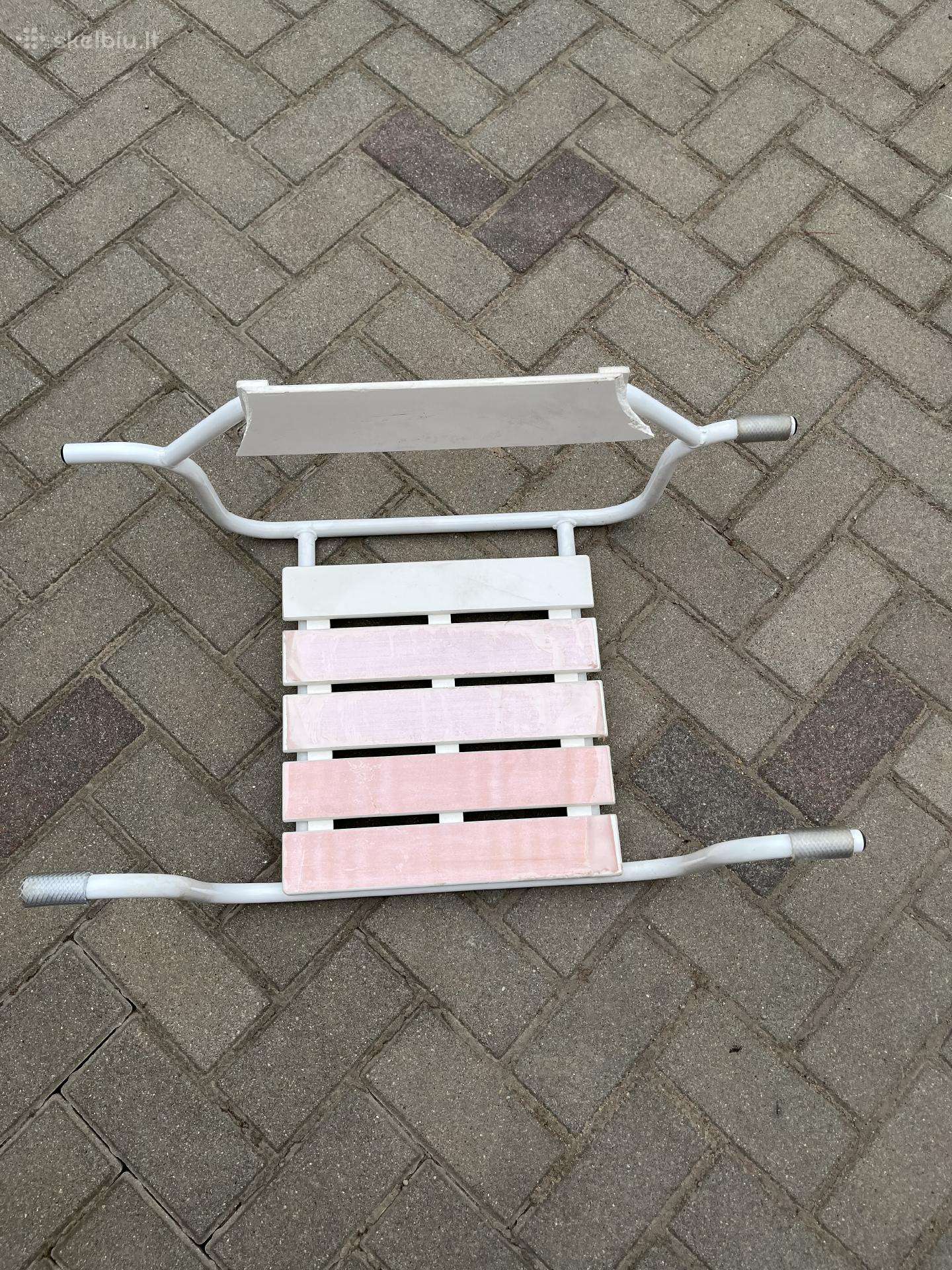 Suoliukas uždedamas ant vonios, lazdos
