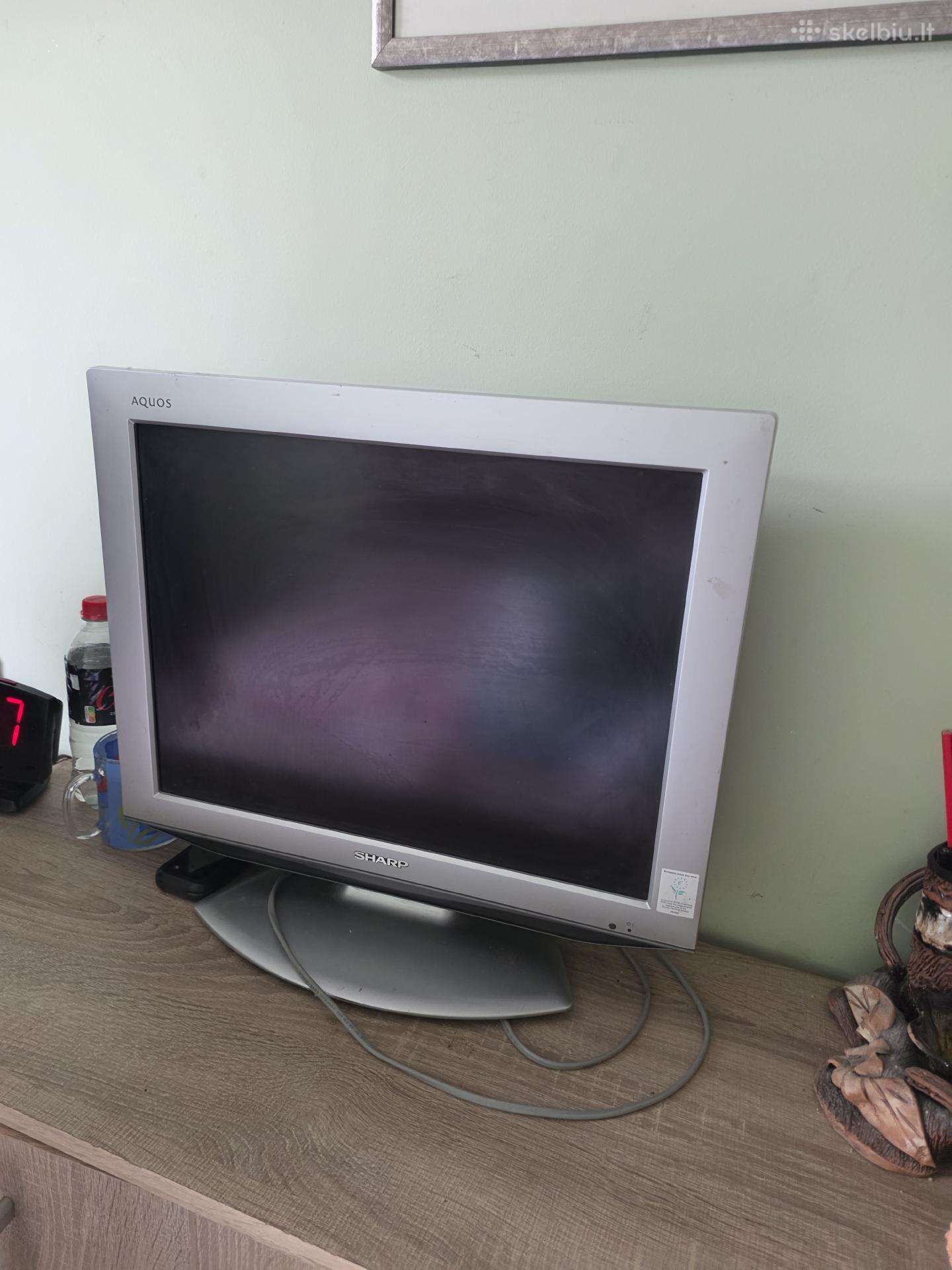 Dovanoju televizoriu veikianti