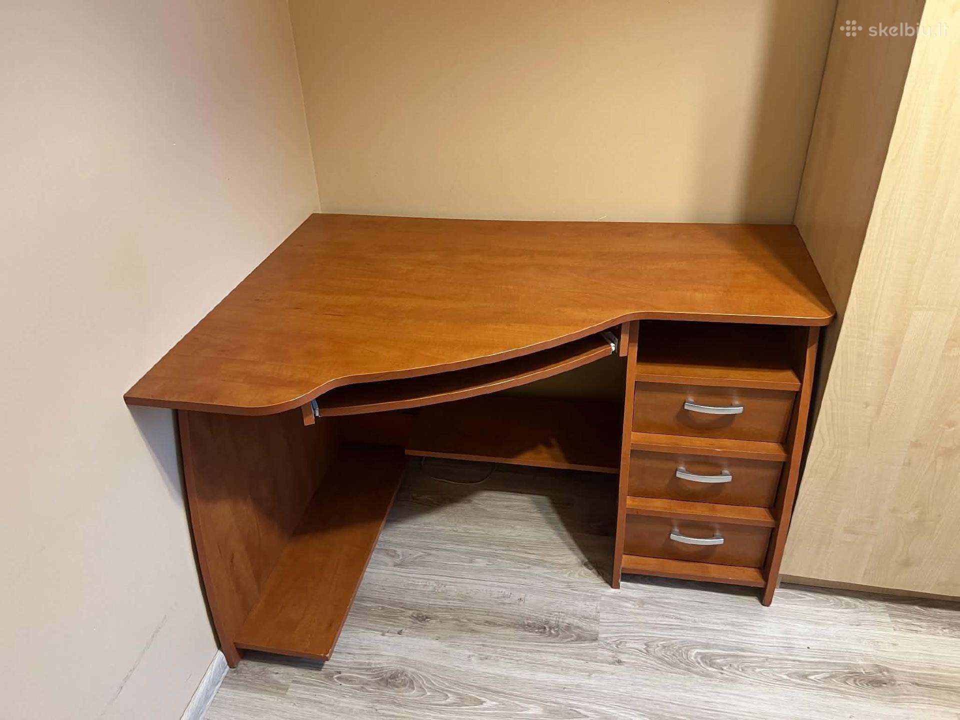 Kampinis rašomasis stalas 88x47x74x123