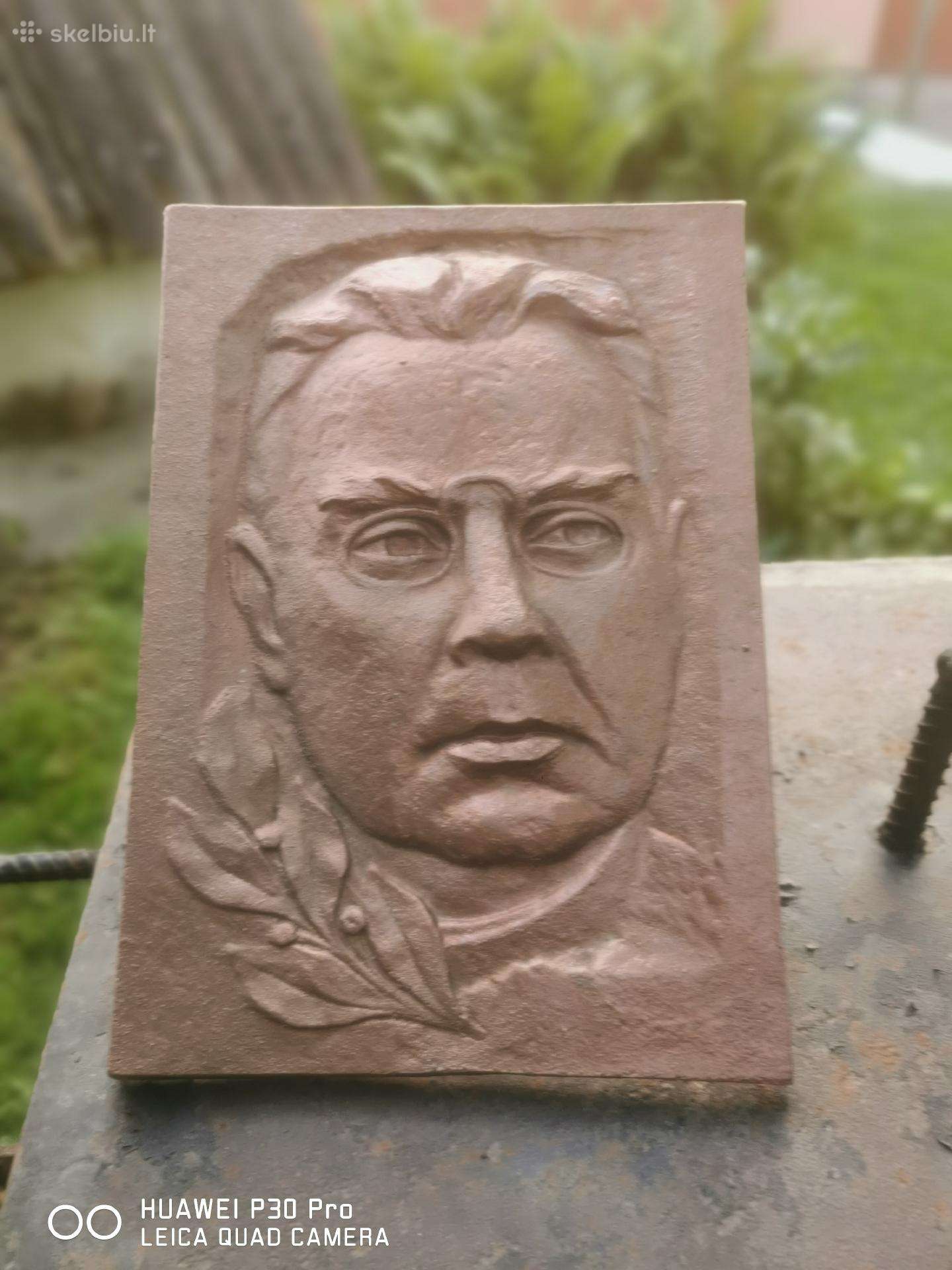 Bareljiefas Maironis