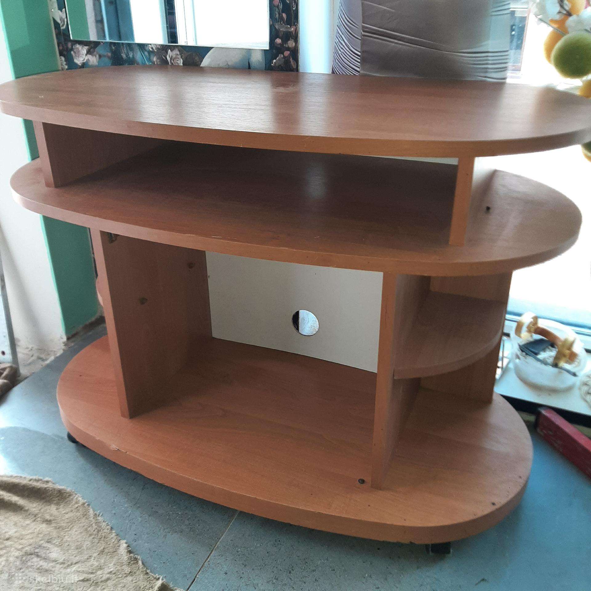 Parduodu kavos staliuka,su Ratukais