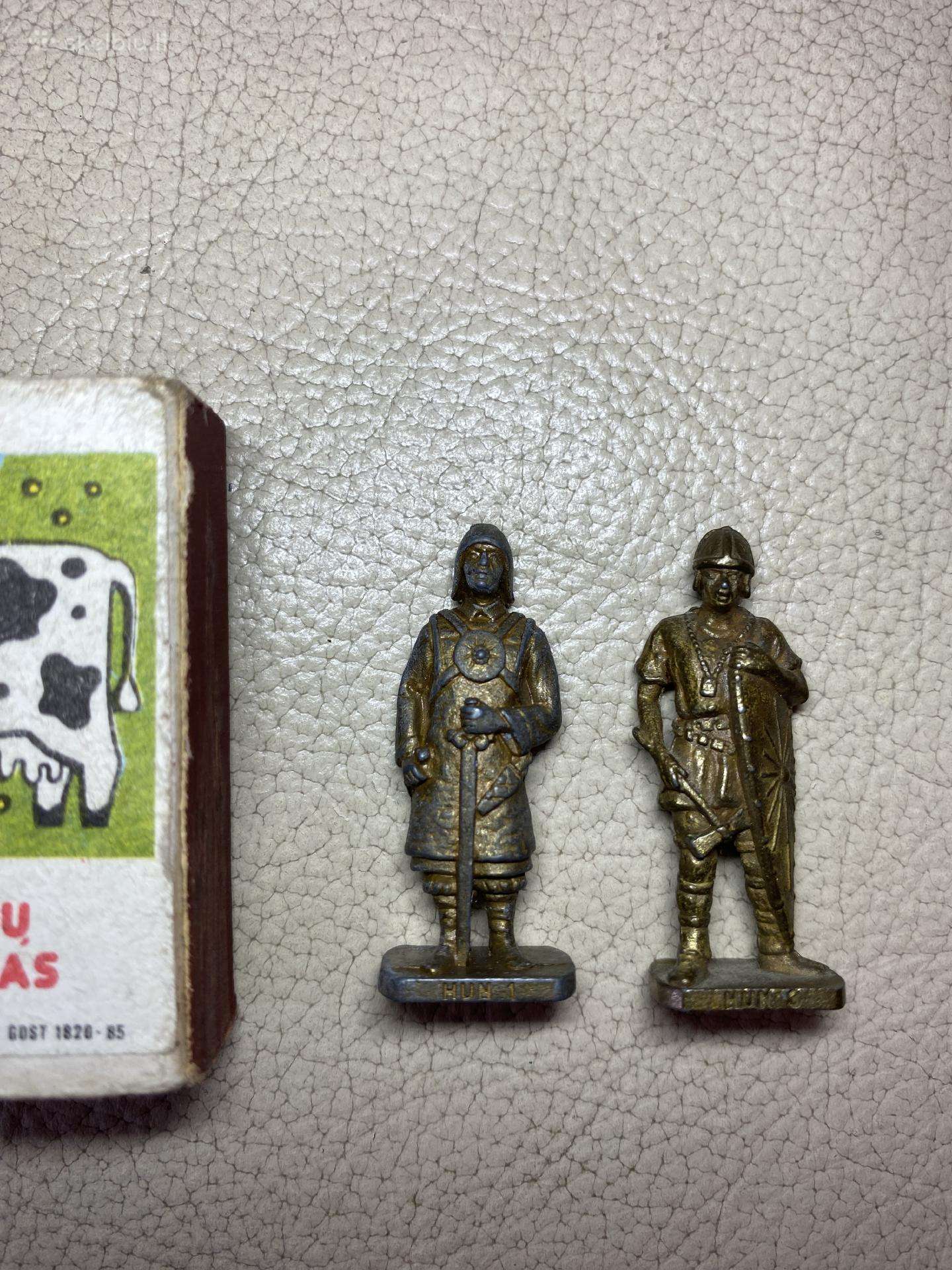 Kareiveliai maži metaliniai po 3,5€