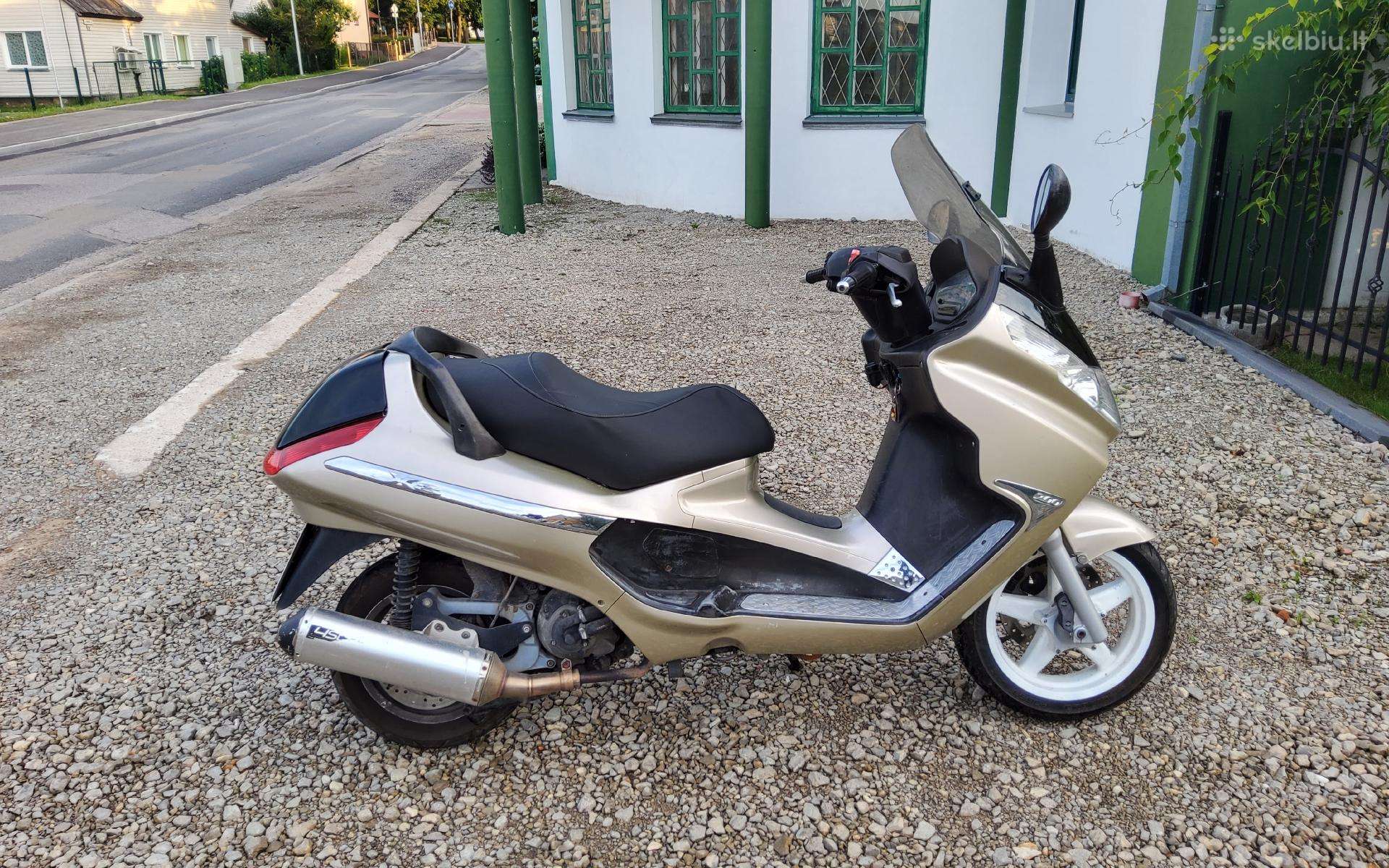 Parduodamas geras motoroleris Piaggio x8 200