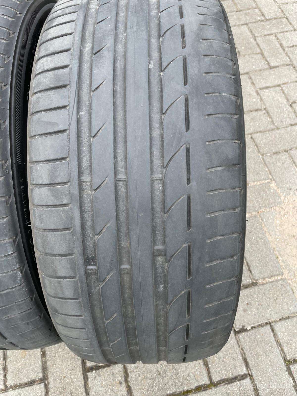 Dvi bridgstone padangos 245/40/r20