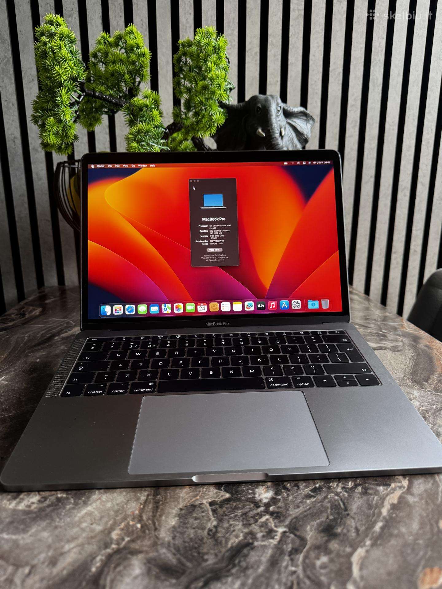 Apple MacBook Pro 13 2017 i5 8gb RAM 256gb