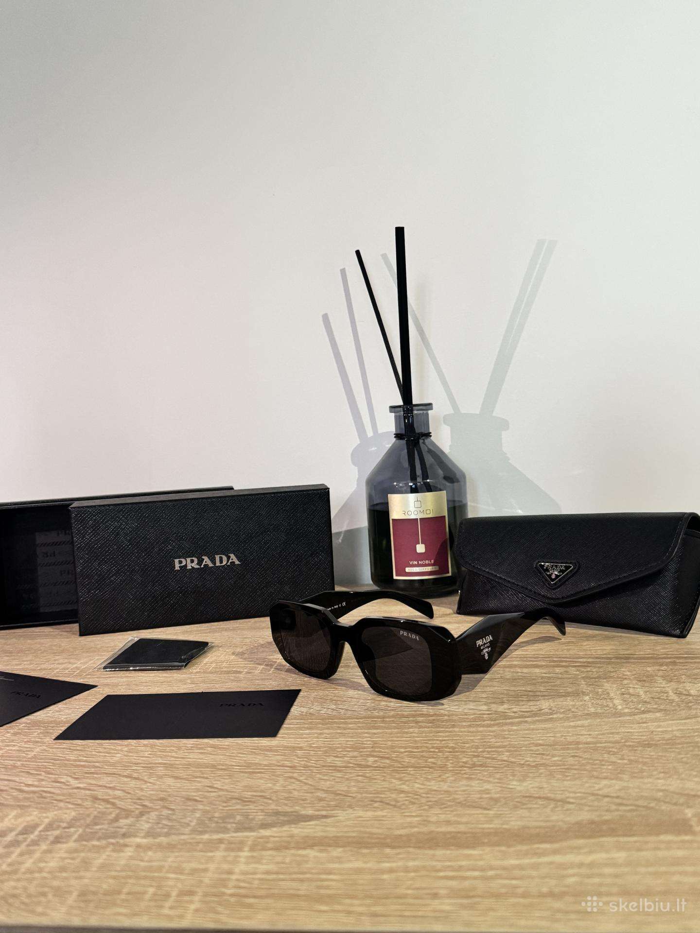 Prada akinia