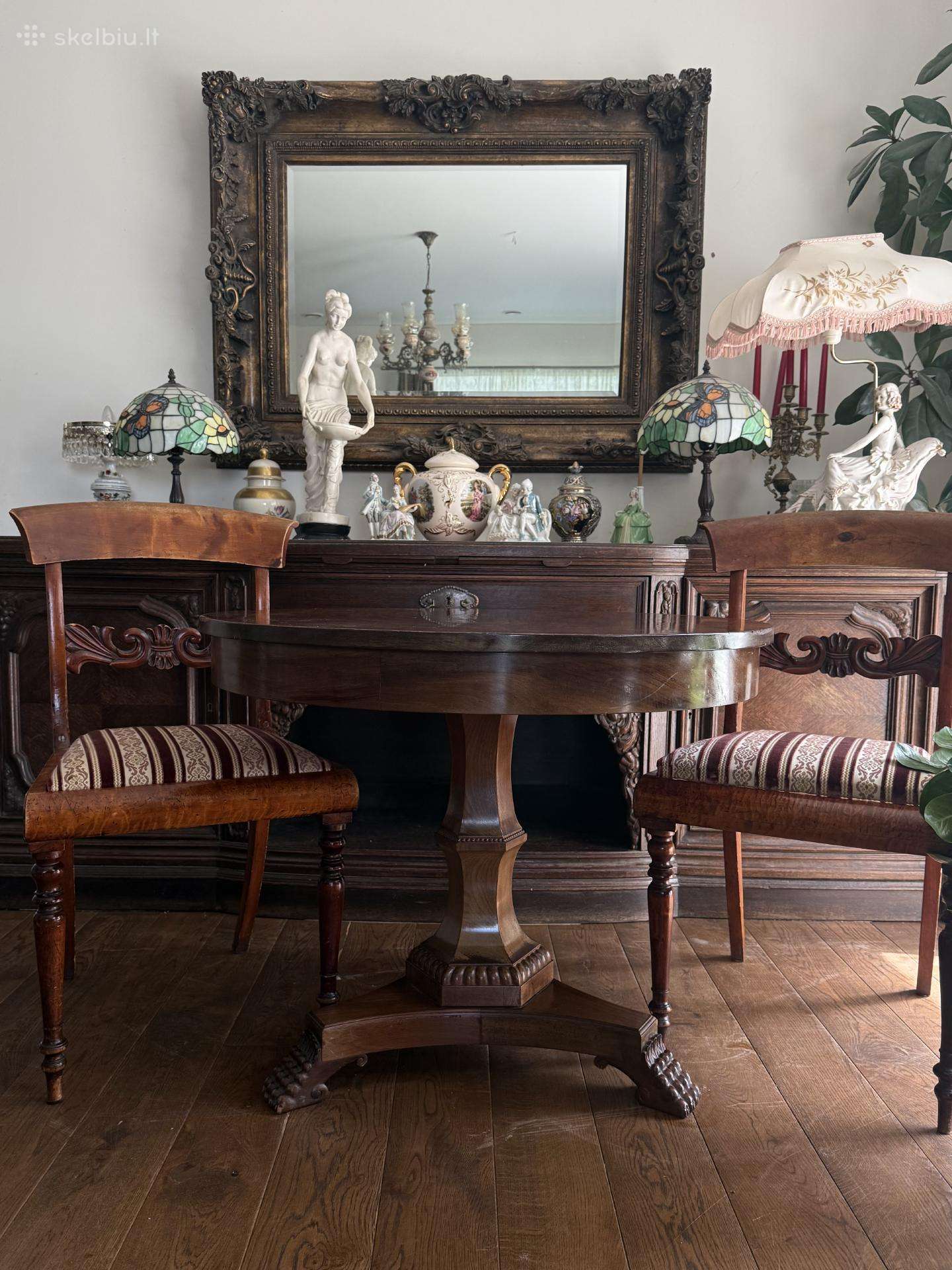 Biedermeier stiliaus stalas su kedem