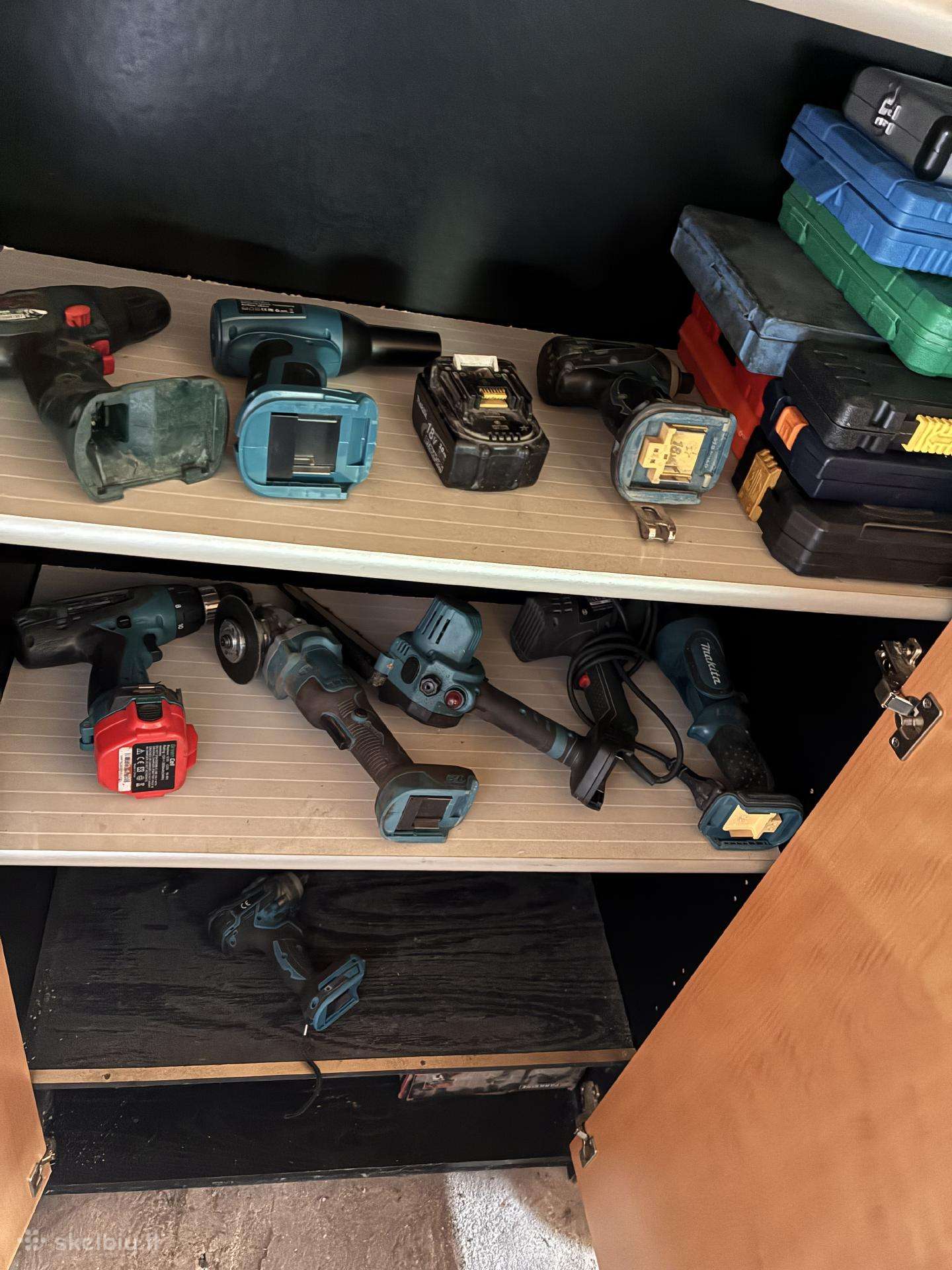 Įvairių elektrinių įrankių kolekcija