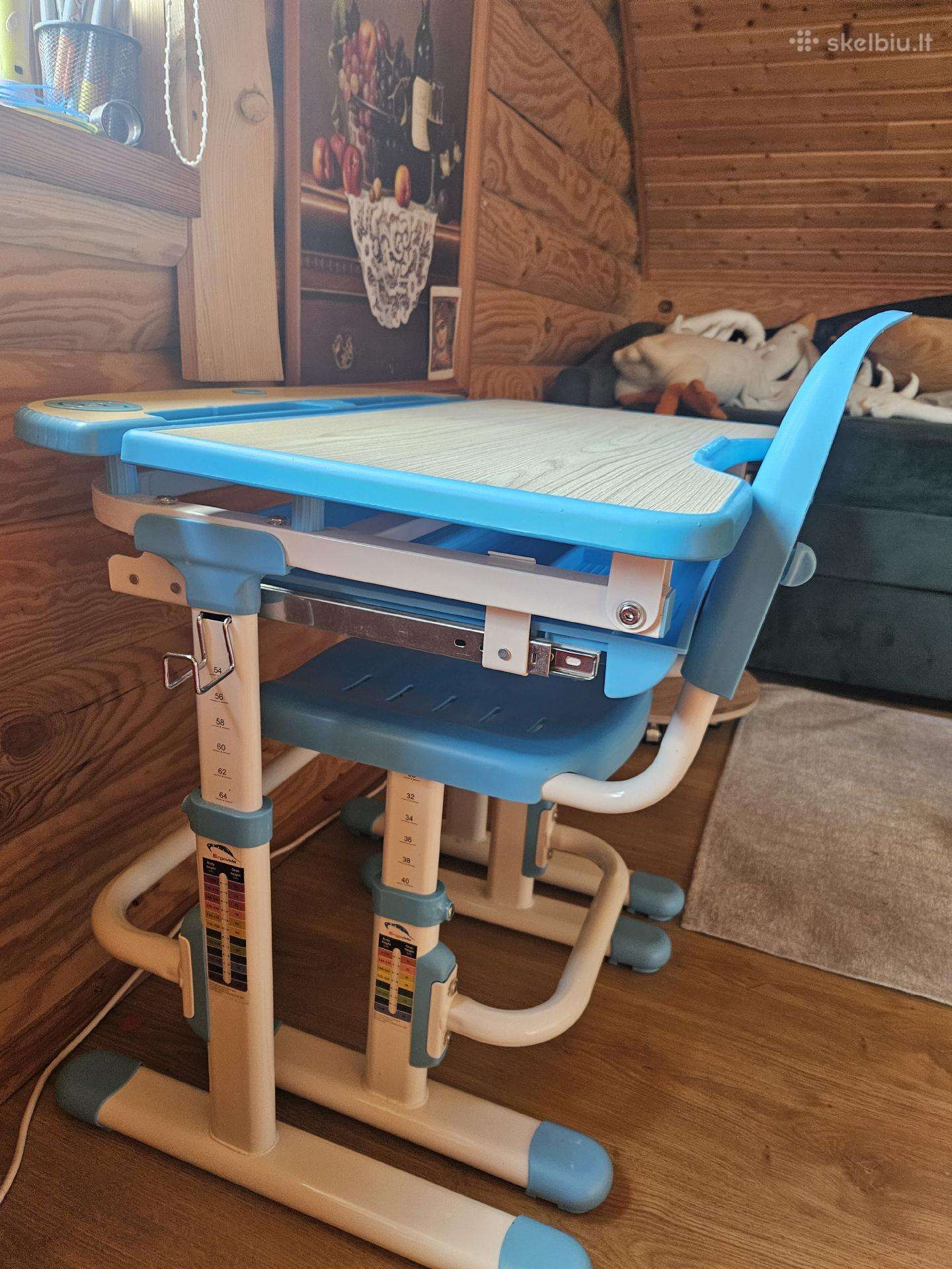 Rašomasis stalas su kėde