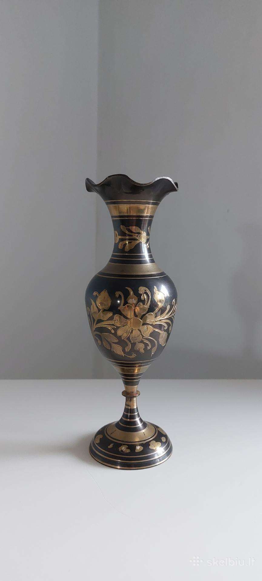 Rankų darbo žalvarinė vaza (20,5 cm)