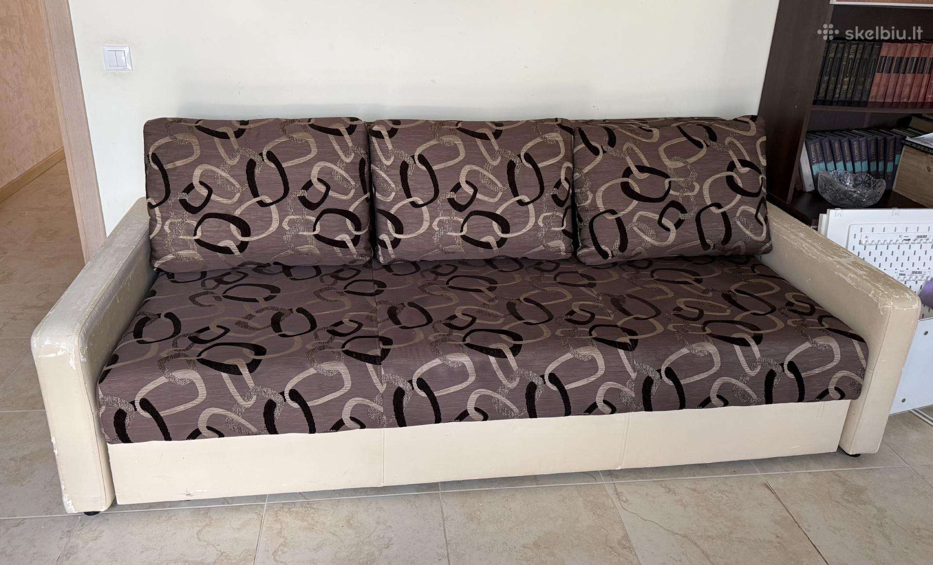 Sofa su miegama dalimi ir patalynės dėže