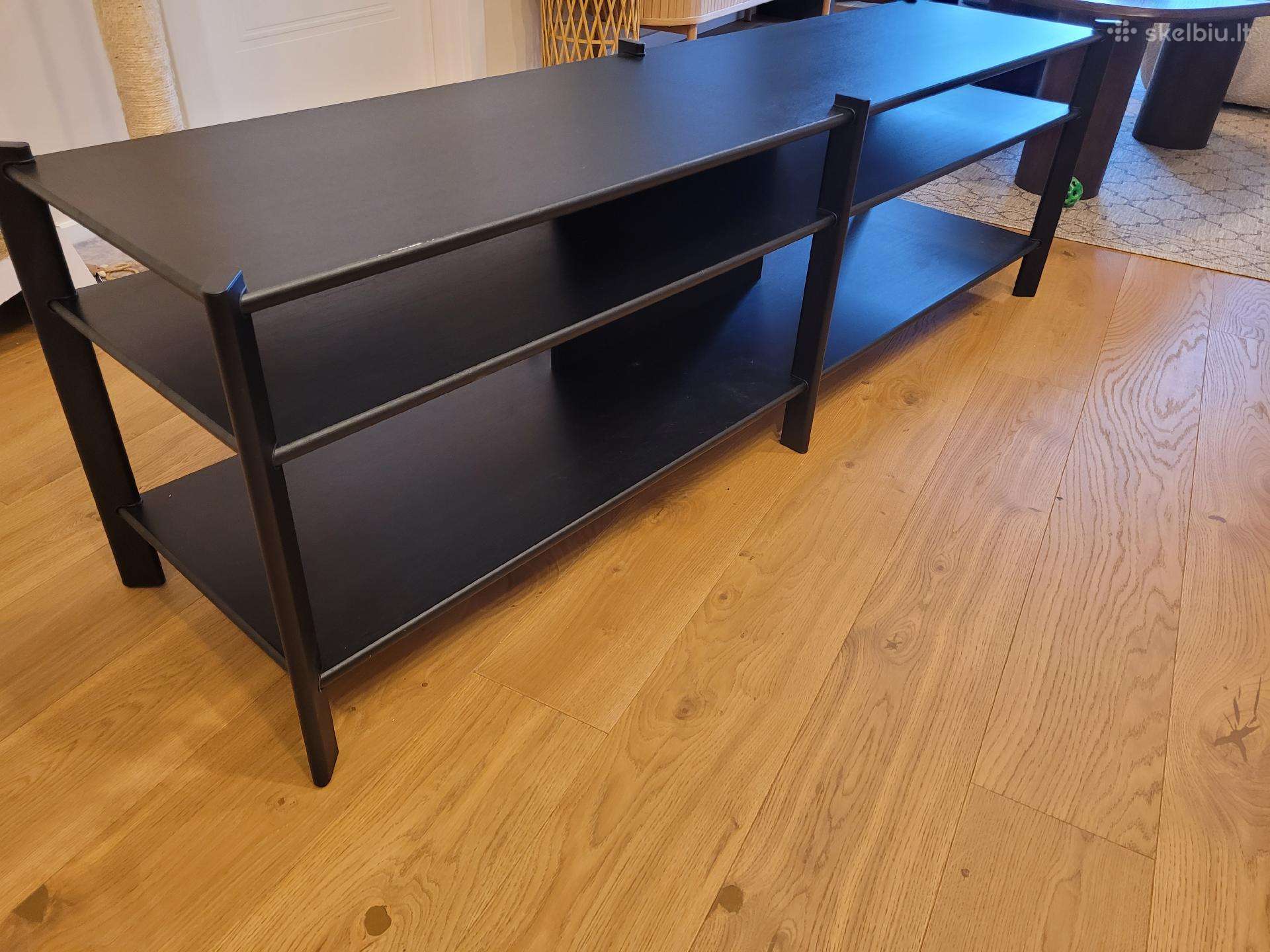 TV spintelė juoda