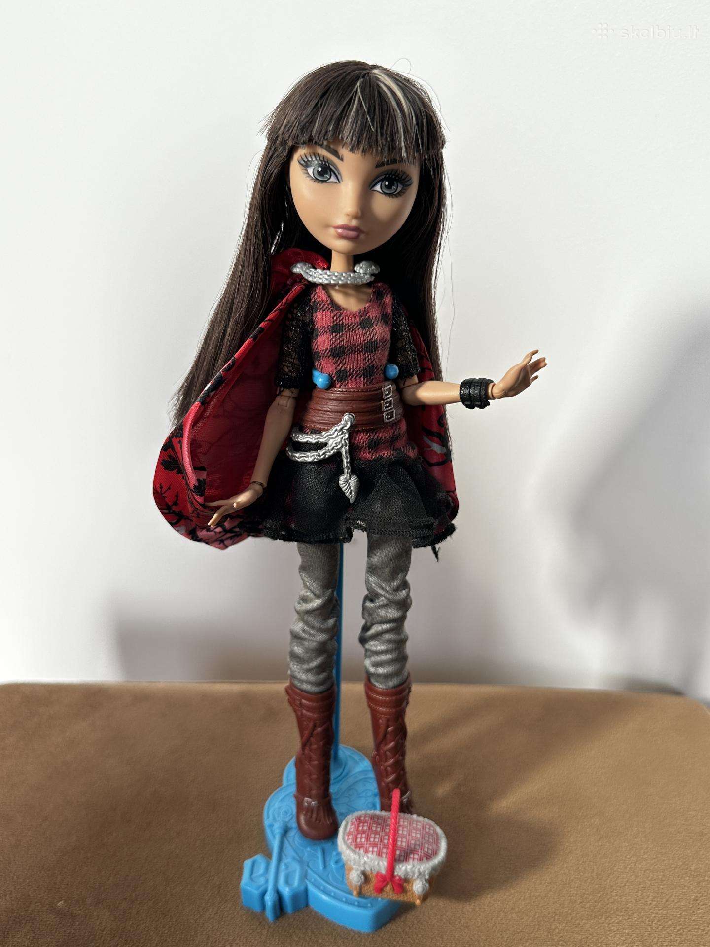 Cerise Hood First Chapter lėlė