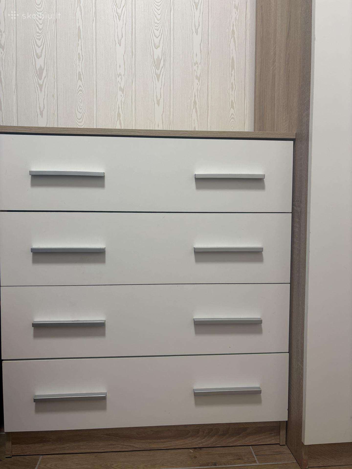 Jaunuolio kambario baldai