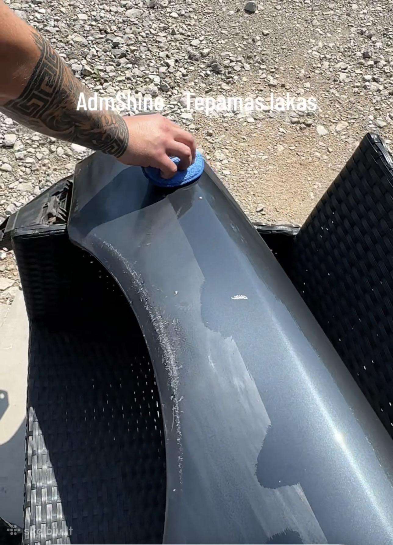 Tepamas savaime išsilyginantis lakas auto-moto