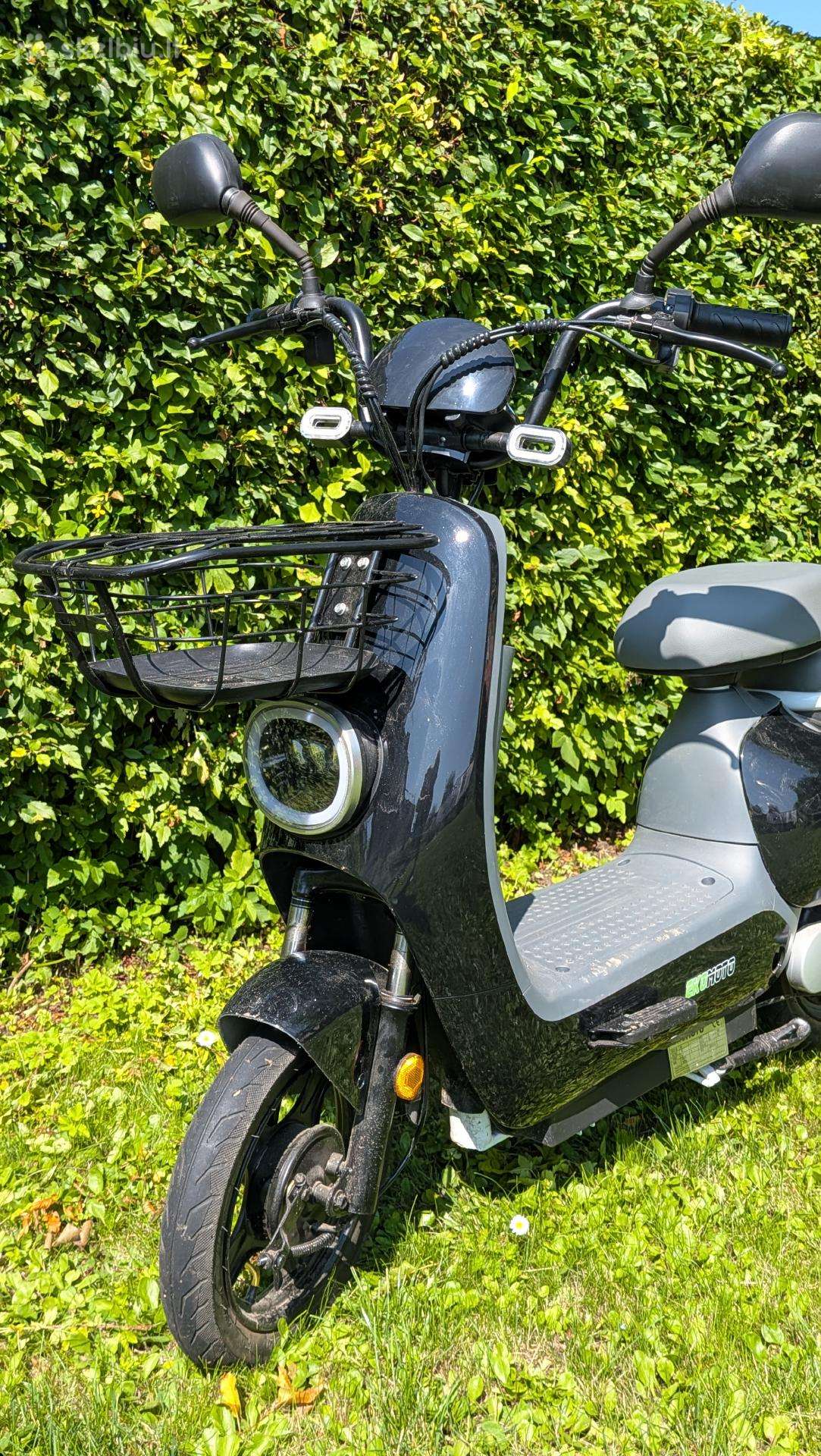 Beveik naujas elektrinis mopedas