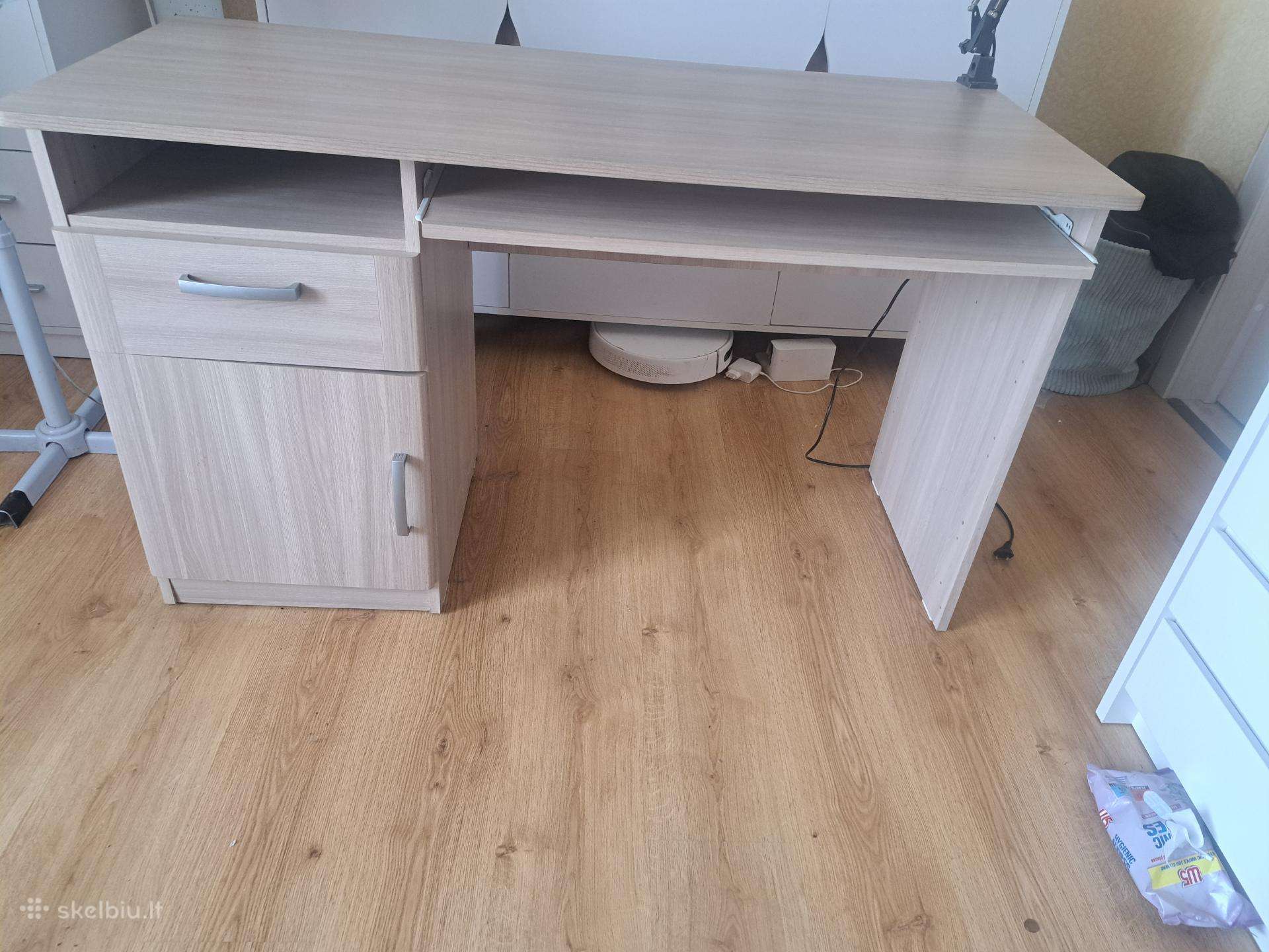 Rašomasis (kompiuterio) stalas 1,26 m