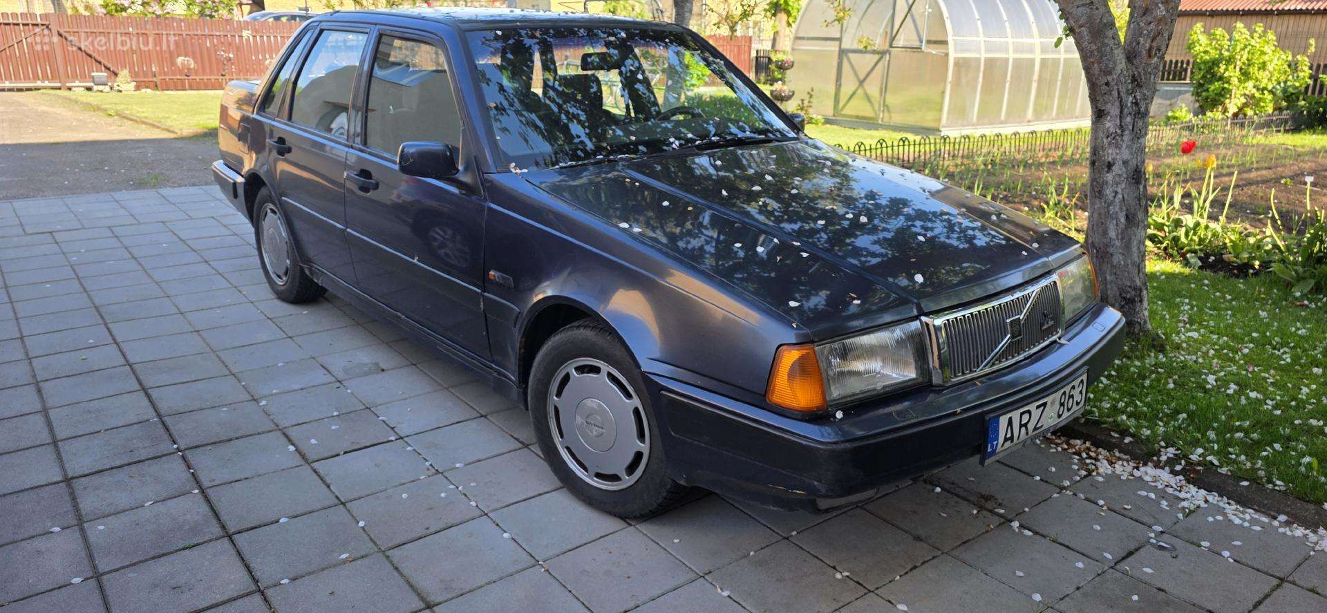 Parduodama jau tapusi istorine Volvo 460 turbo.