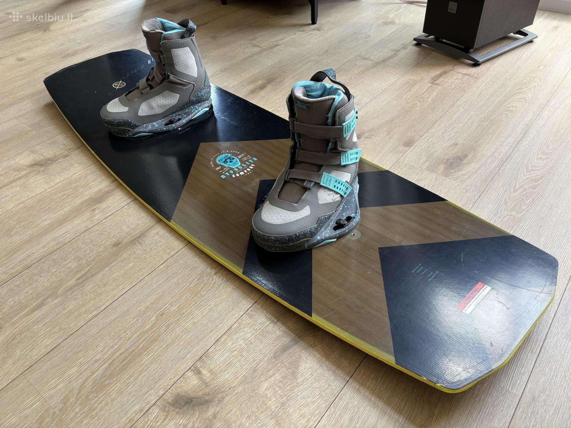 Hyperlite lenta, Ronix batai