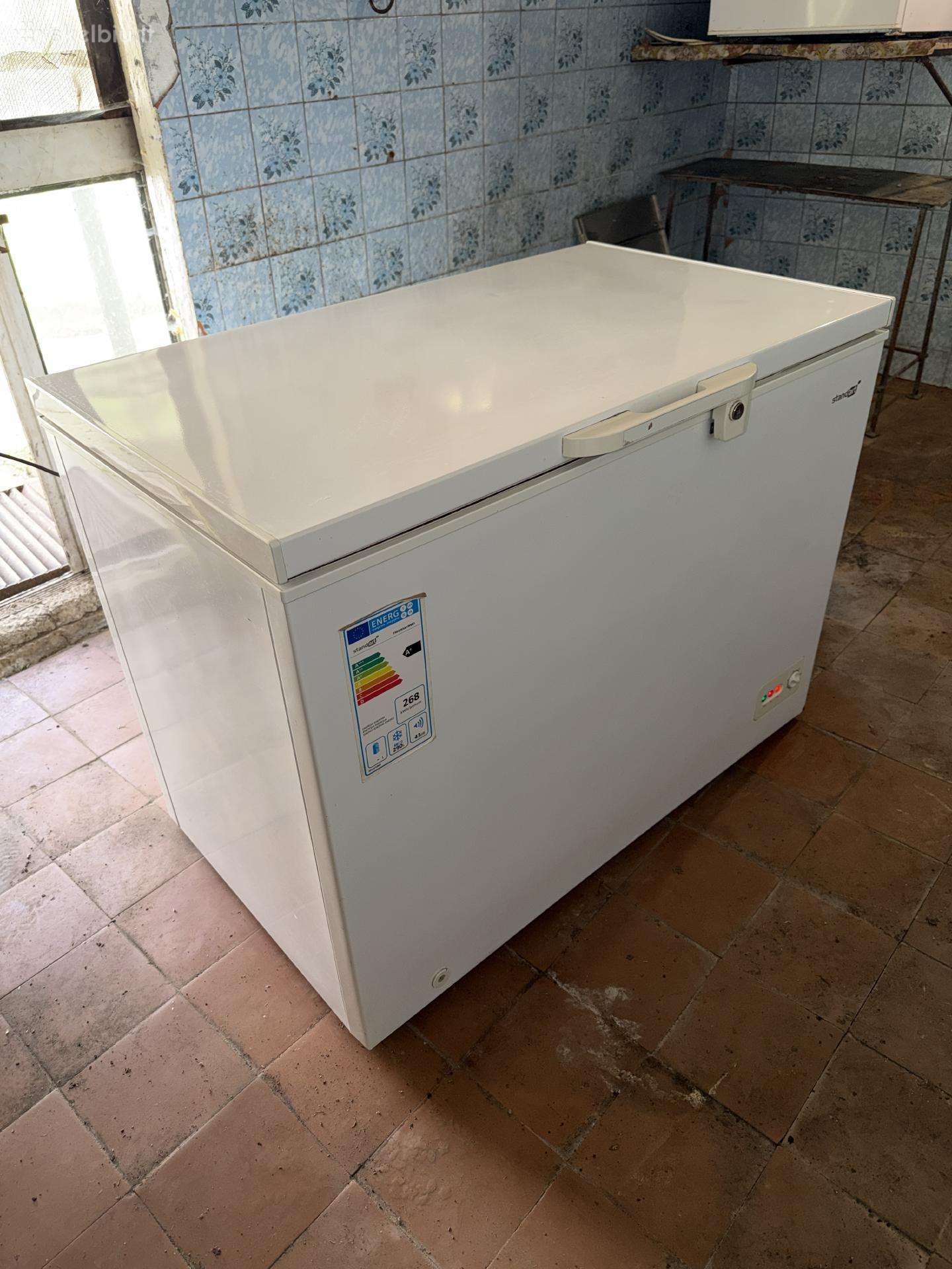 Parduodamas 290l saldiklis-deže