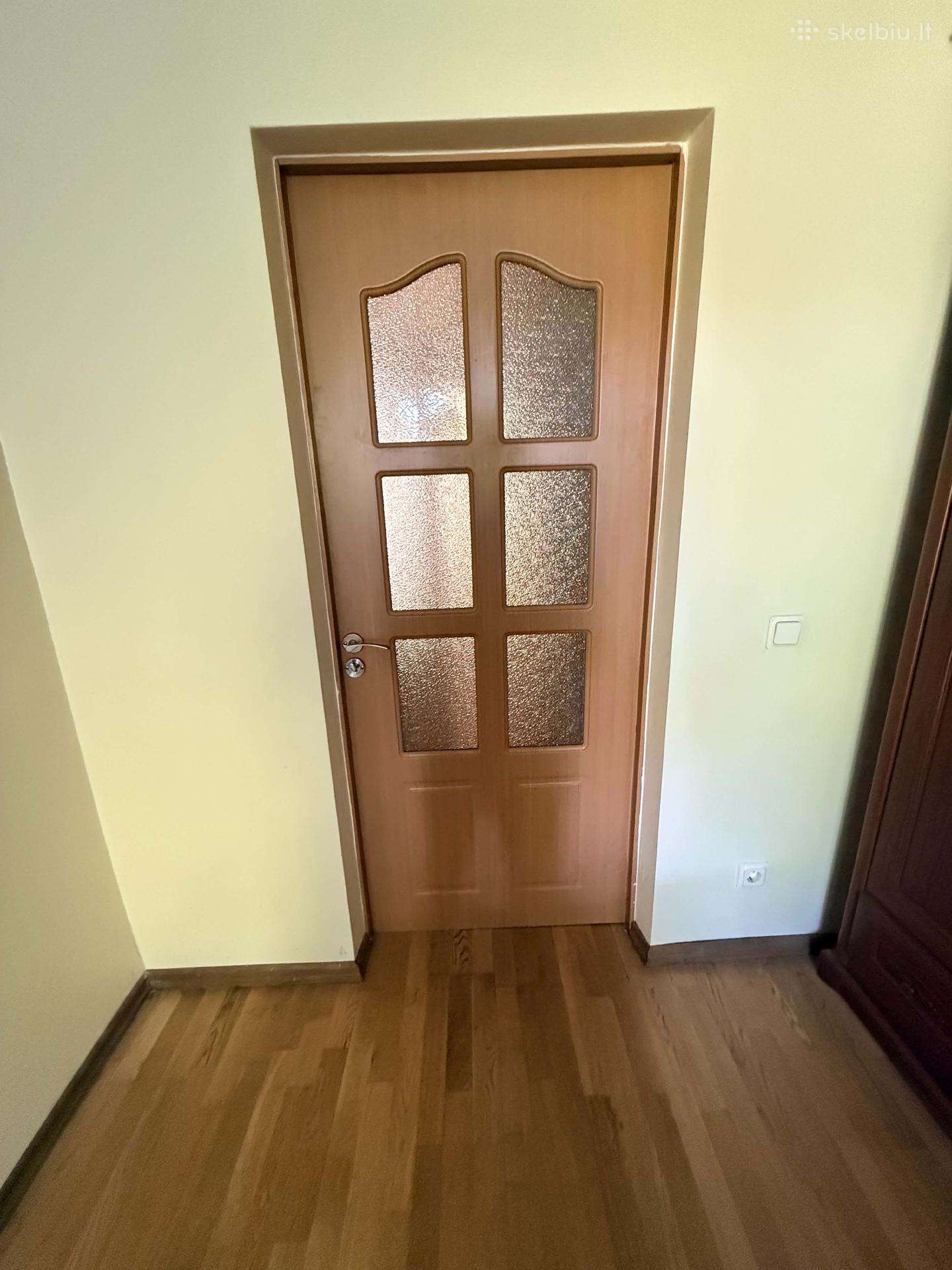 Dovanojamos 5 vidaus durys