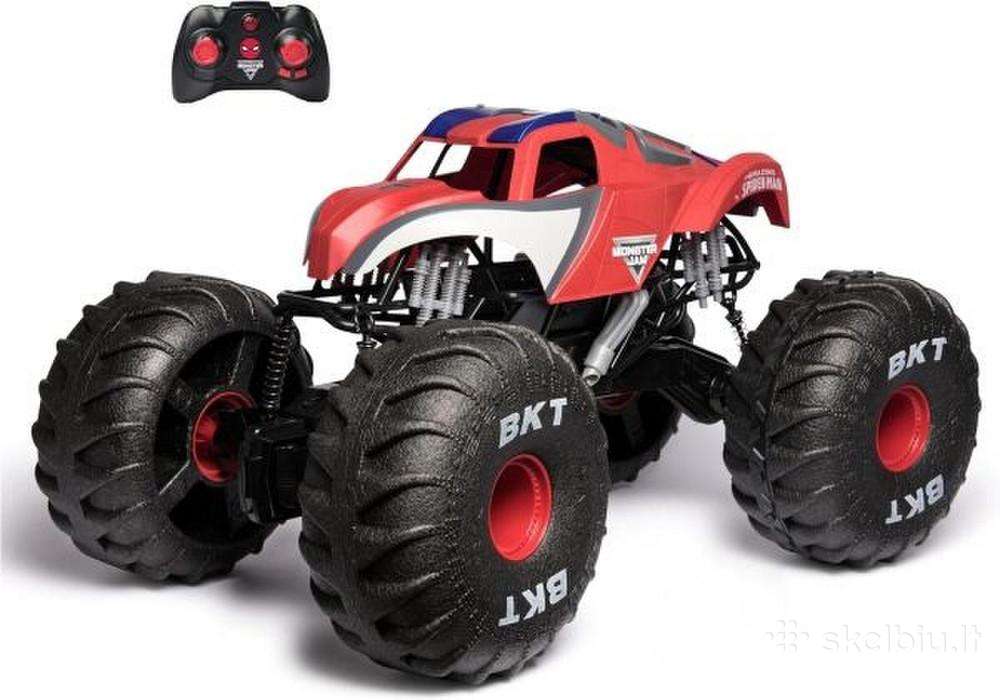 Džipas Monster Jam su distanciniu