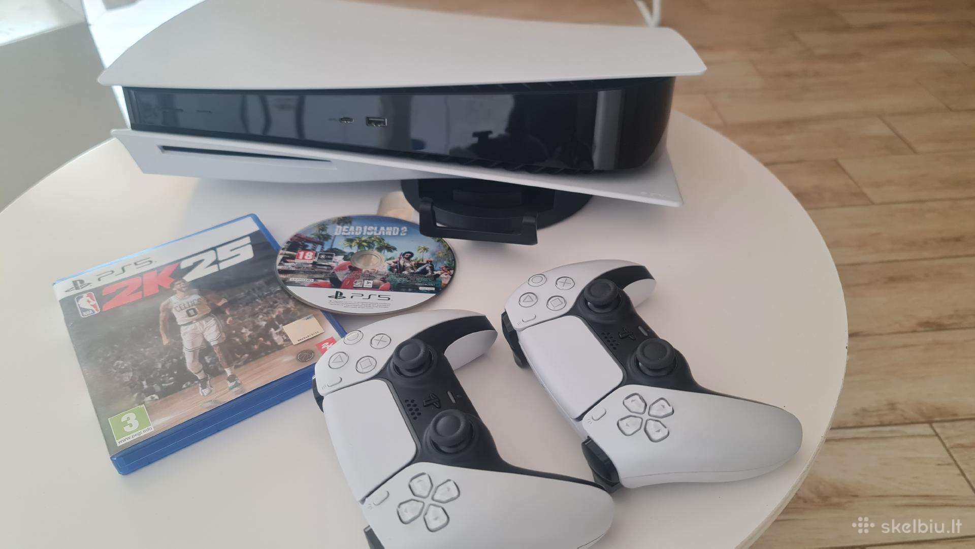 Playstation 5 blu-ray disc modelis, du pultai