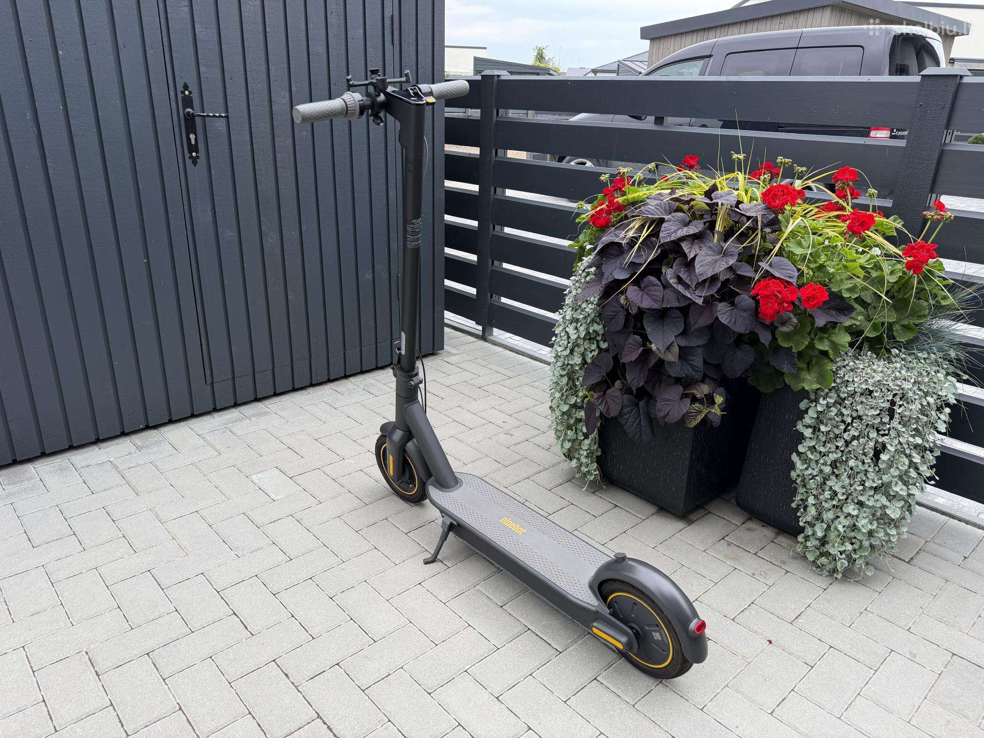Электрический самокат Segway-Ninebot