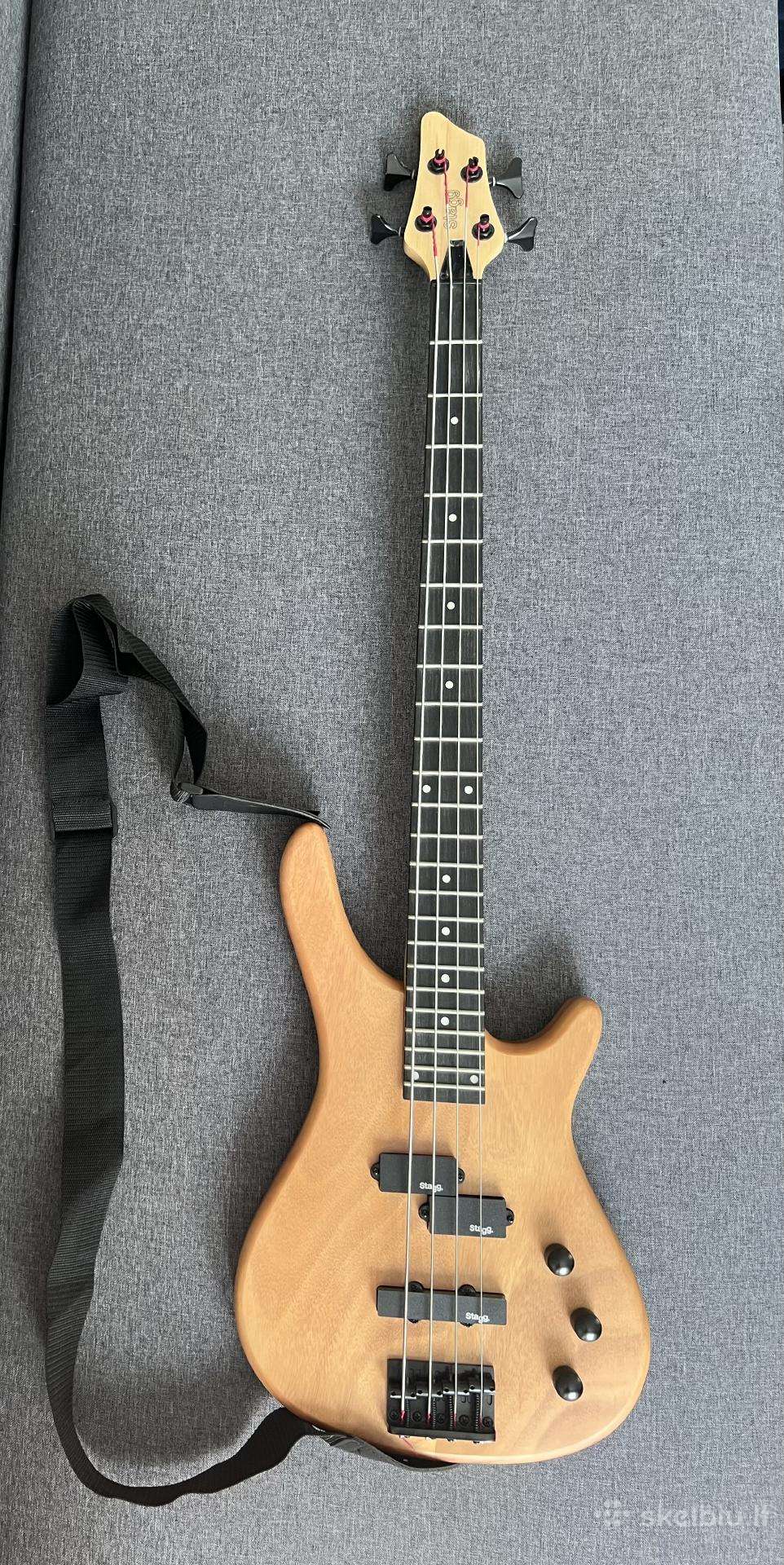 Parduodu Stagg bosinę gitarą su stiprintuvu