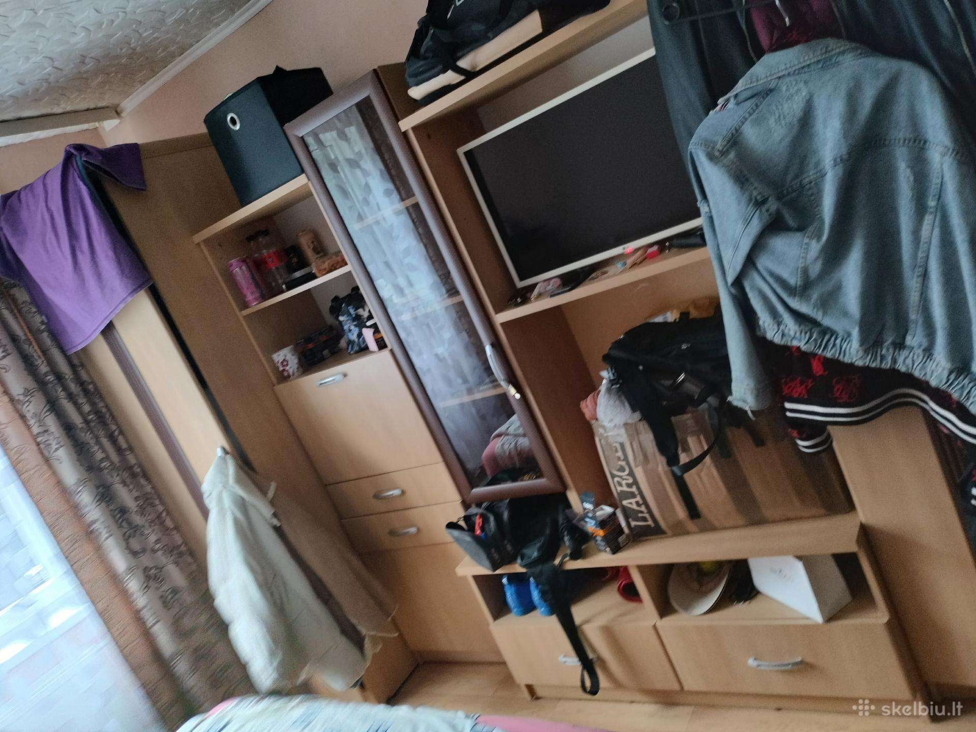 Parduodama naudota spinta geros bukles