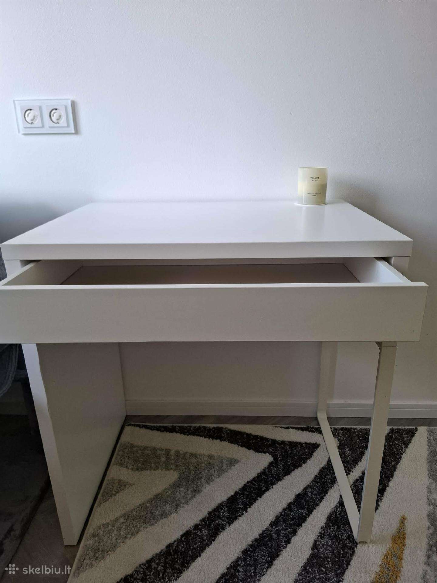 Baltas Rašomasis Stalas