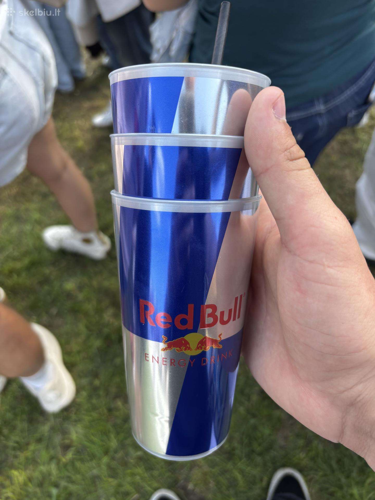 Parduodu plastikinius „Red Bull“ puodelius.