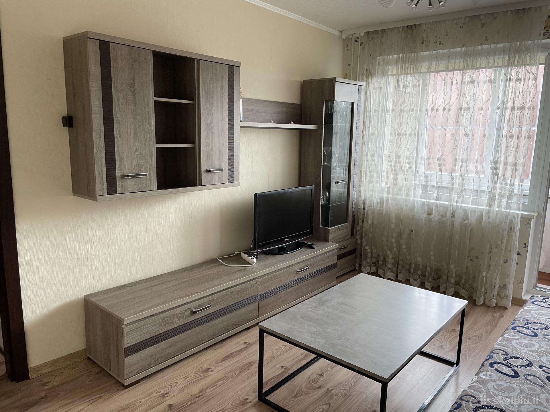 Parduodama TV sekcija su TV