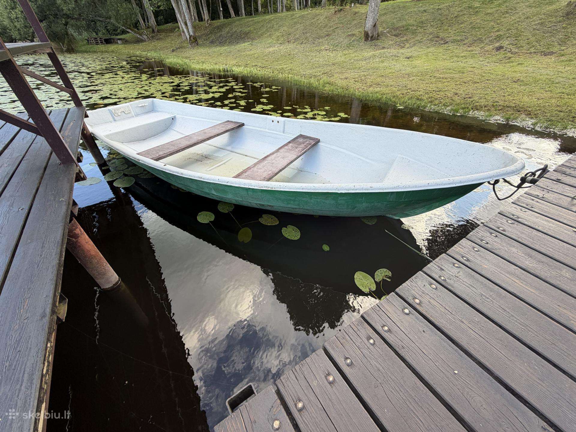Parduodama plastikinė valtis