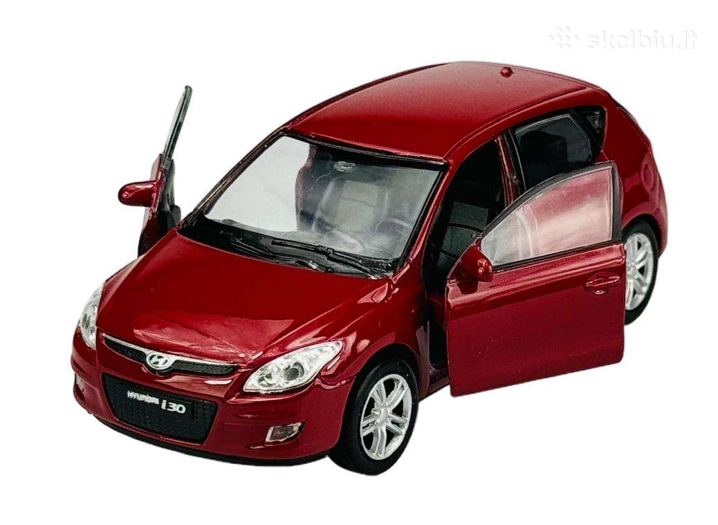 Nupirkčiau raudoną Hyundai I30 modeliuką