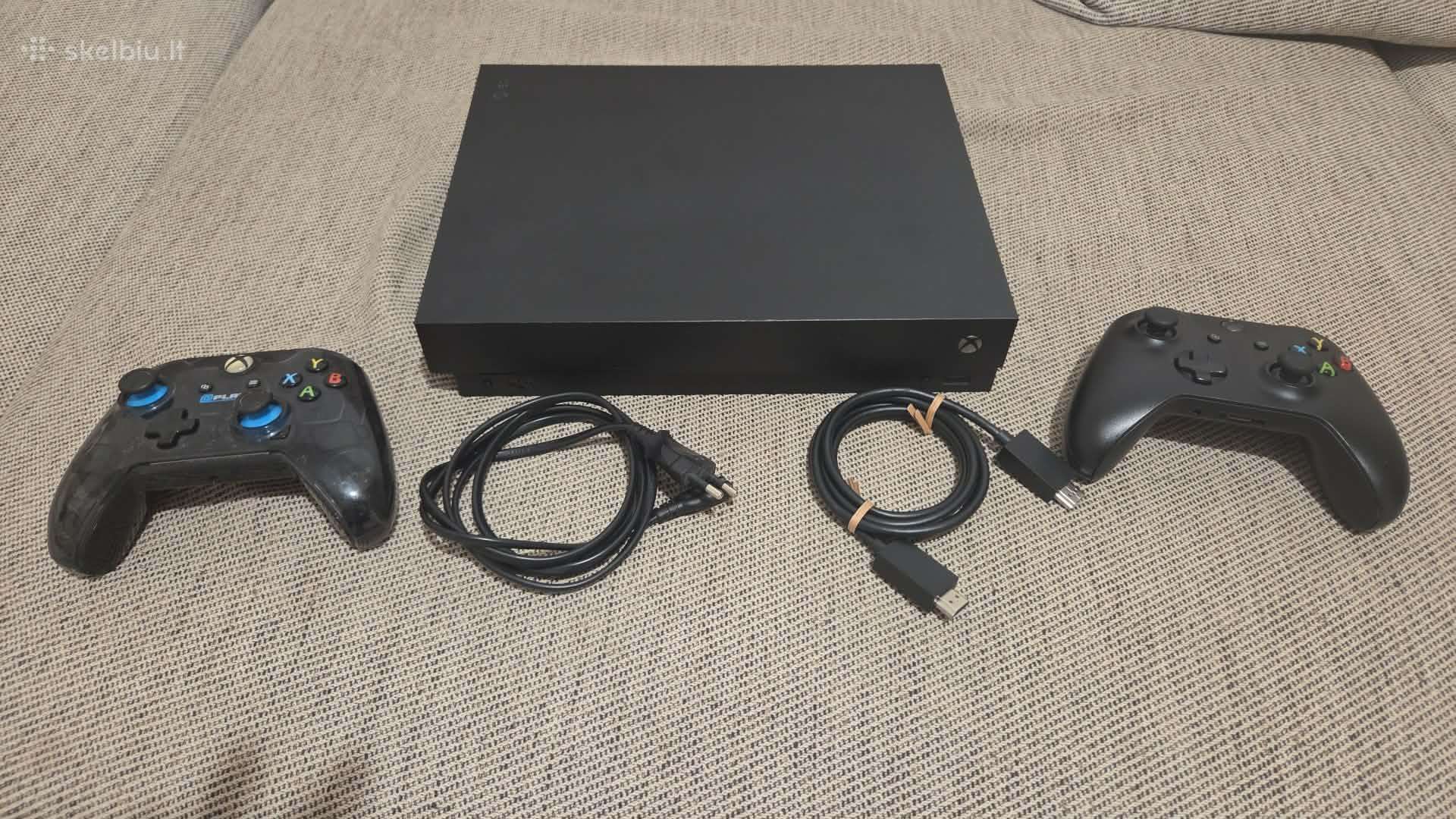 Xbox one X 1tb + 2 pulteliai